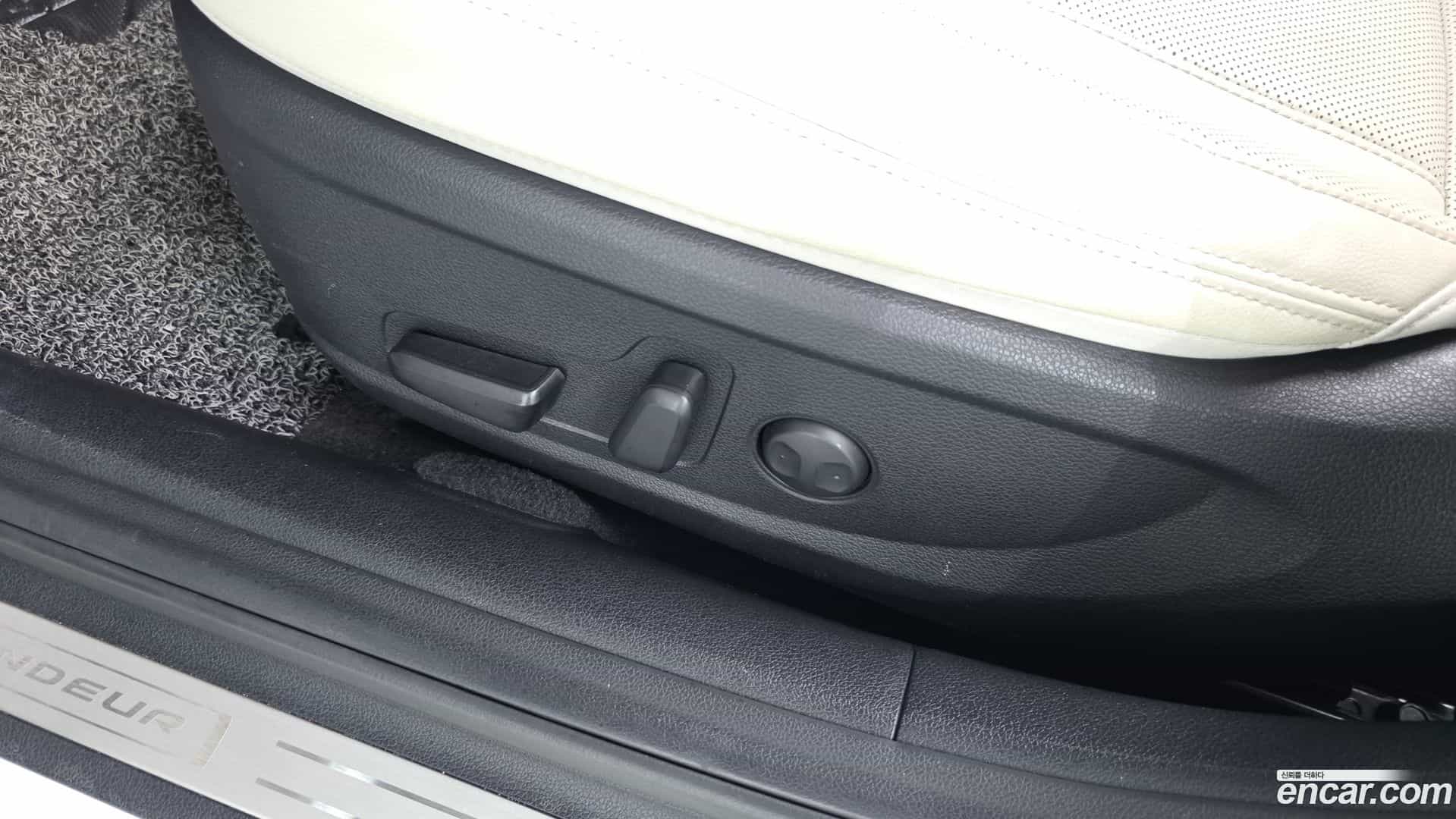 Grandeur Hyundai 2022.5-OPTION-044