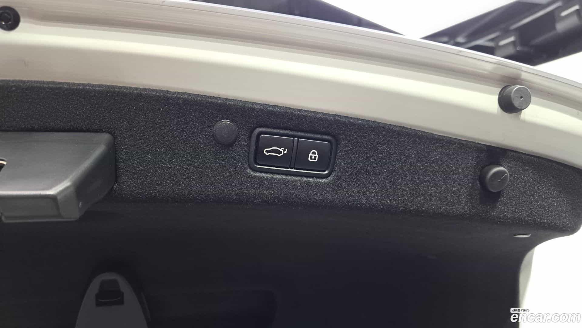 Grandeur Hyundai 2022.5-OPTION-046