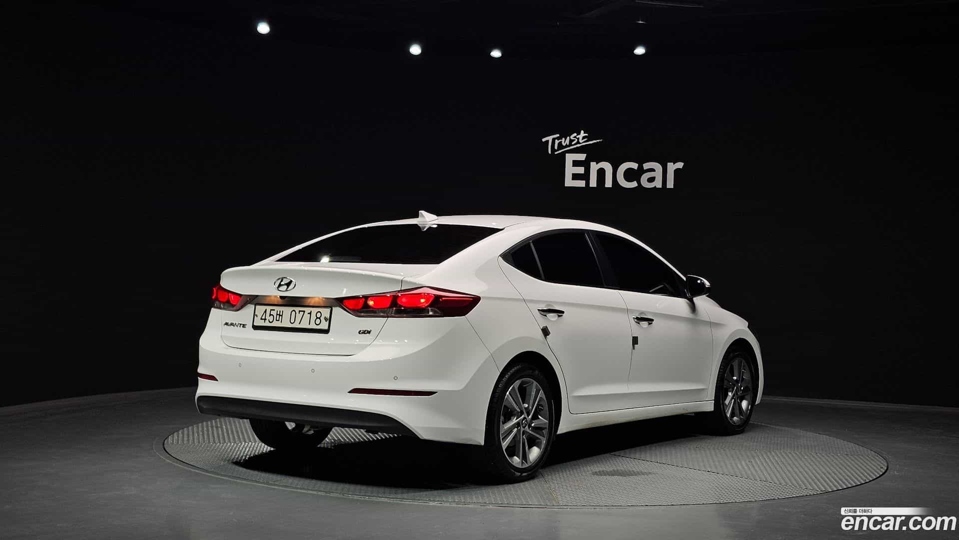 AVANTE Hyundai 2016.5-OUTER-002
