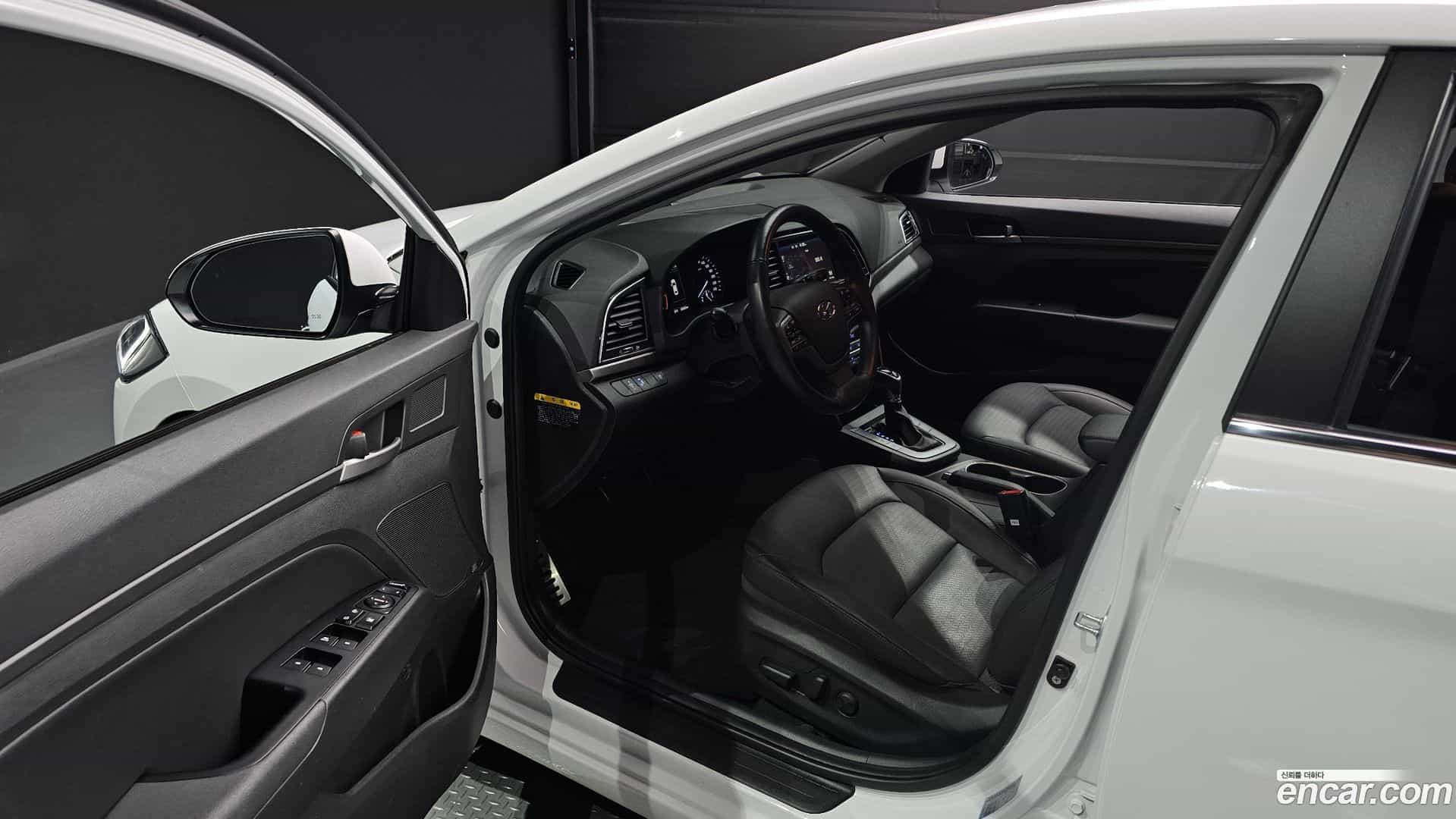 AVANTE Hyundai 2016.5-INNER-010