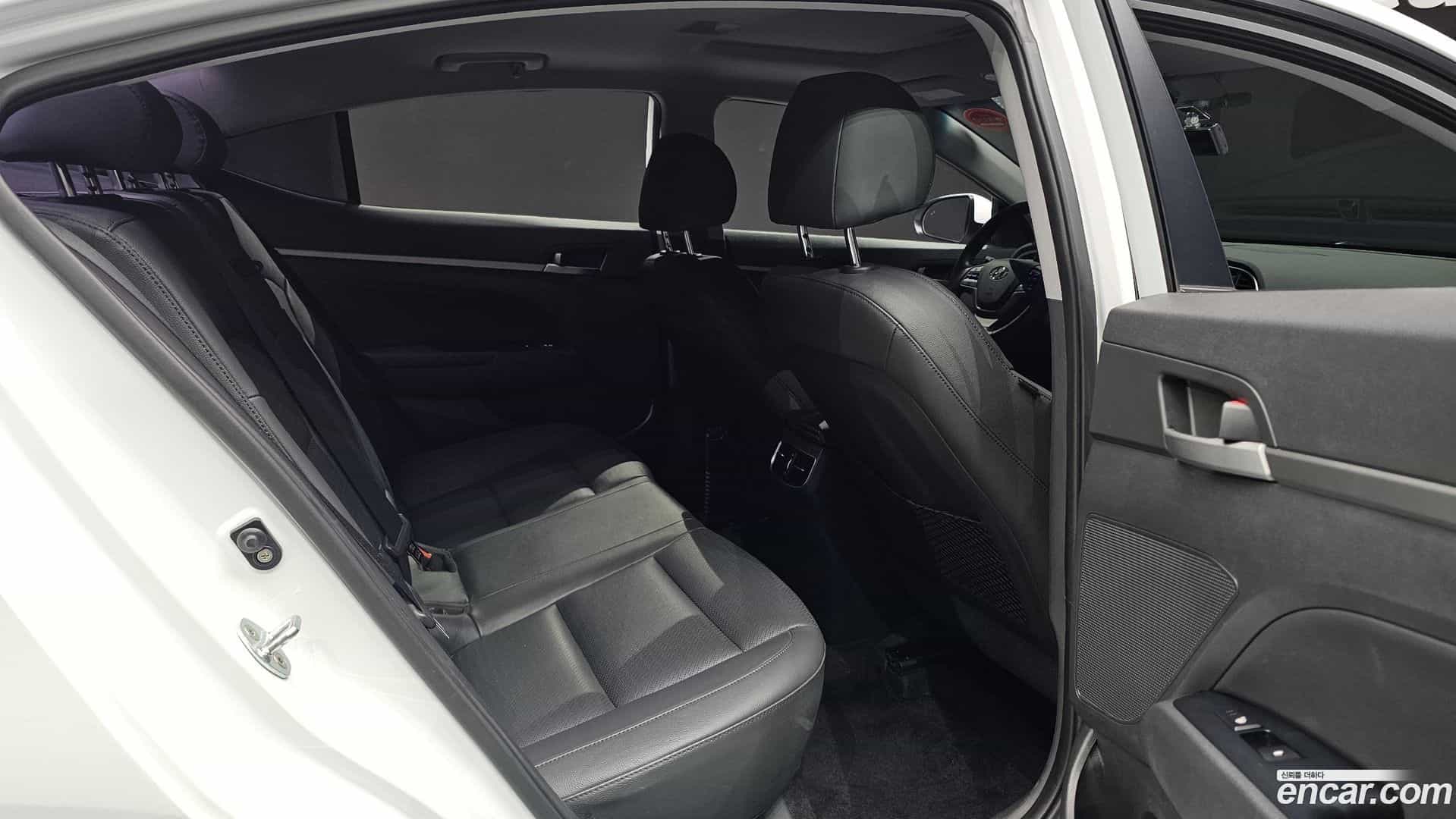 AVANTE Hyundai 2016.5-OPTION-015