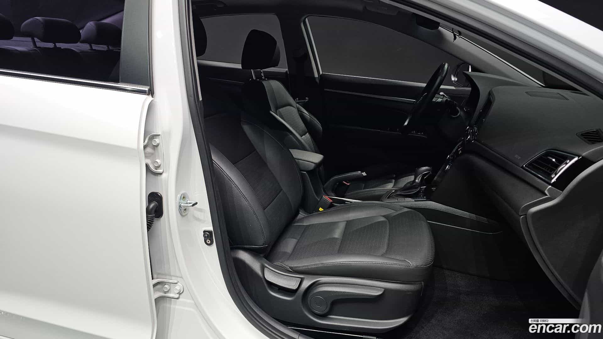 AVANTE Hyundai 2016.5-OPTION-016
