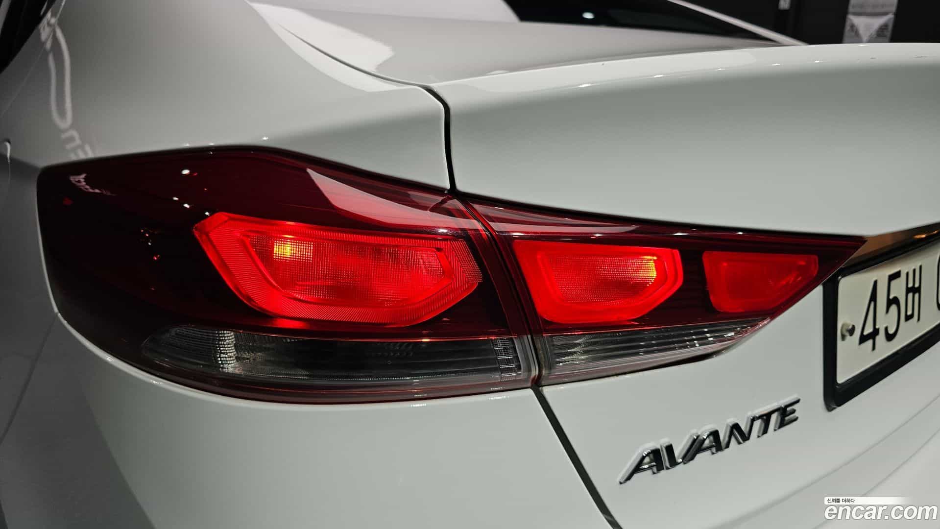 AVANTE Hyundai 2016.5-OUTER-033