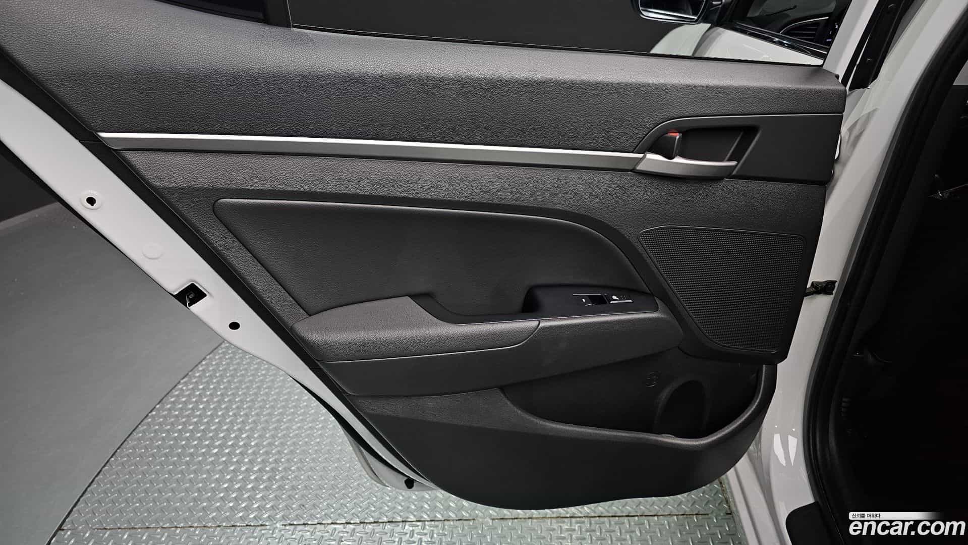 AVANTE Hyundai 2016.5-INNER-035
