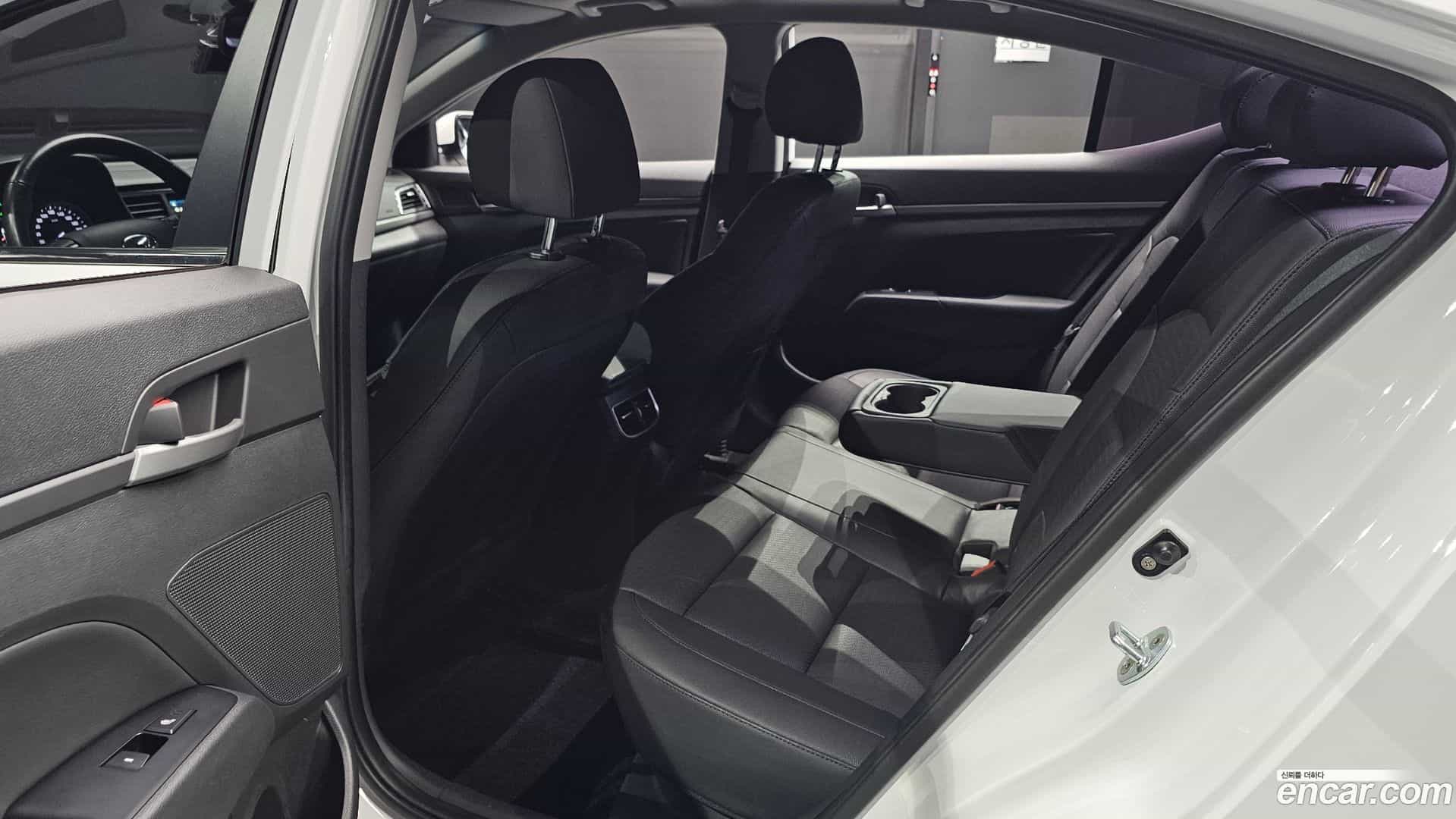 AVANTE Hyundai 2016.5-INNER-036