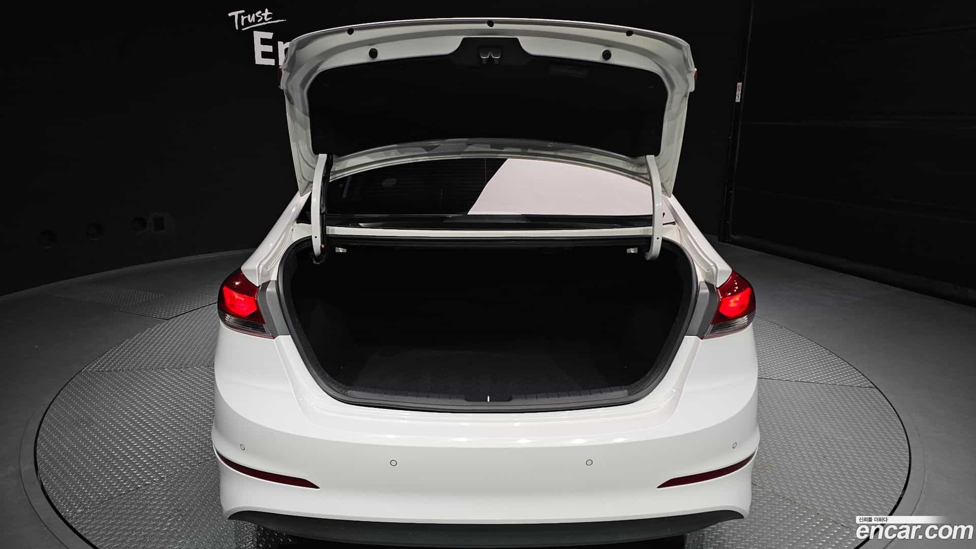 AVANTE Hyundai 2016.5-OPTION-046