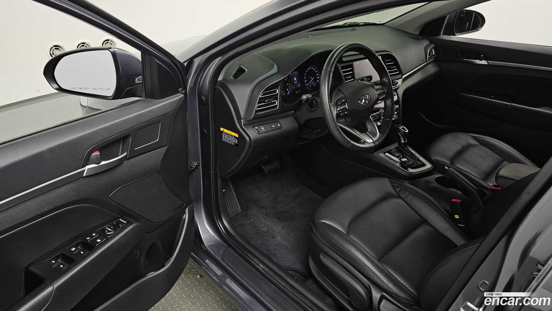 AVANTE Hyundai 2018.10-INNER-010