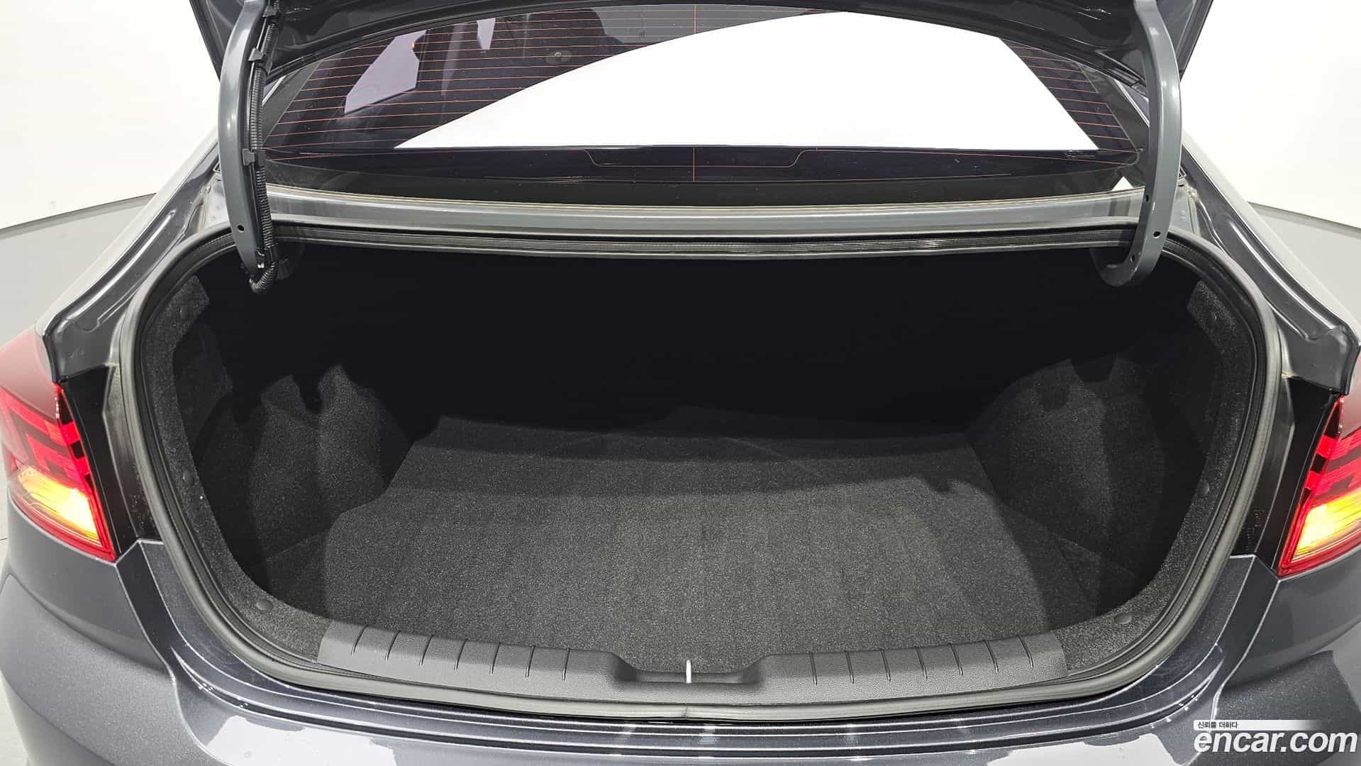 AVANTE Hyundai 2018.10-OPTION-024