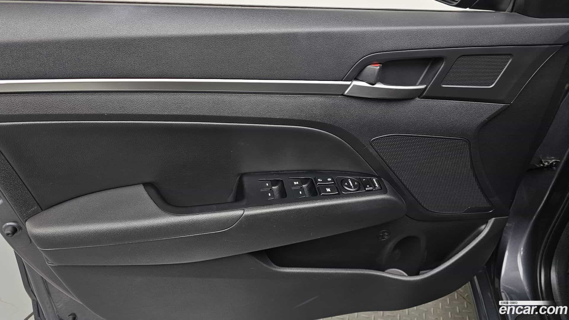 AVANTE Hyundai 2018.10-INNER-034