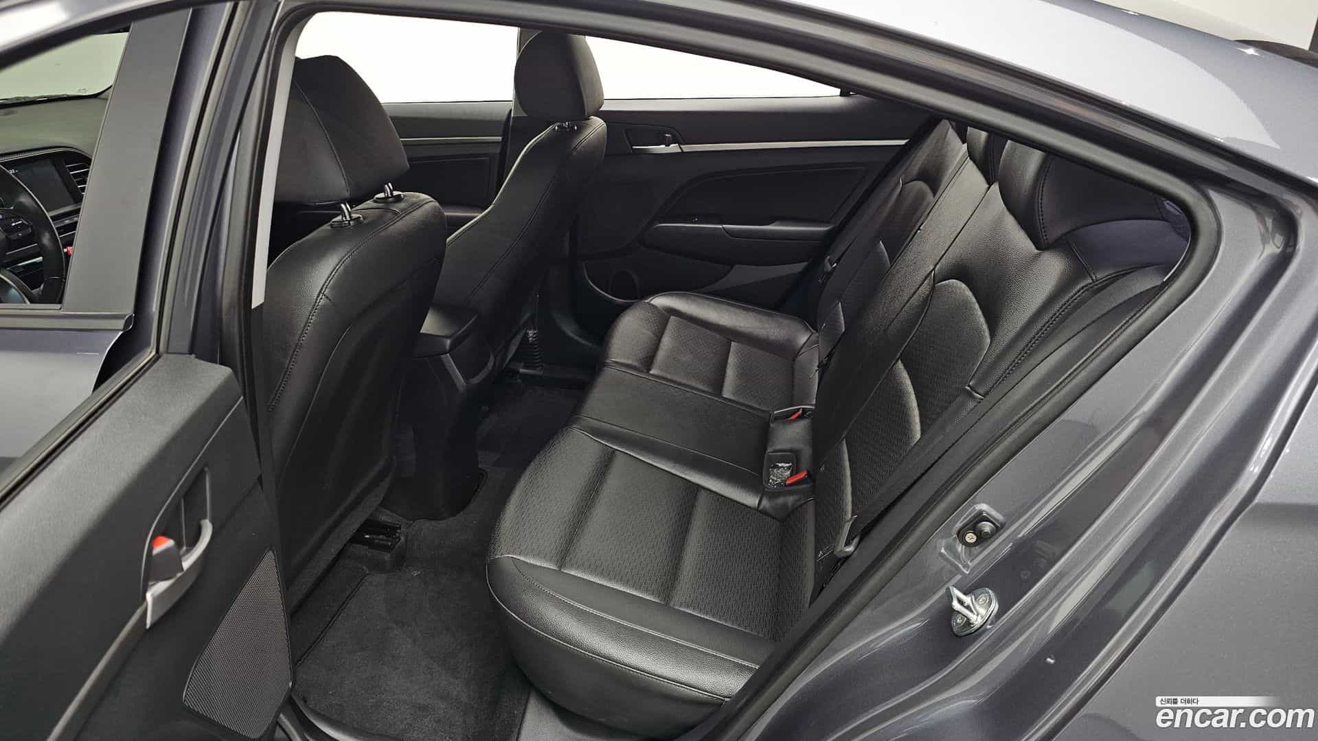 AVANTE Hyundai 2018.10-INNER-036