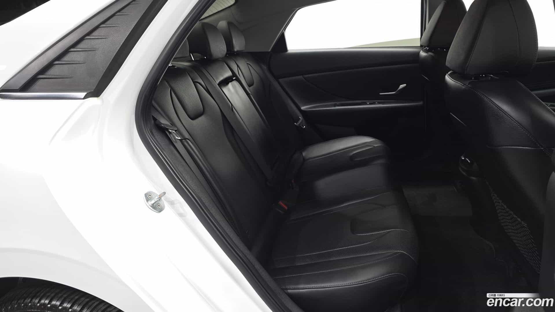 AVANTE Hyundai 2021.11-OPTION-015