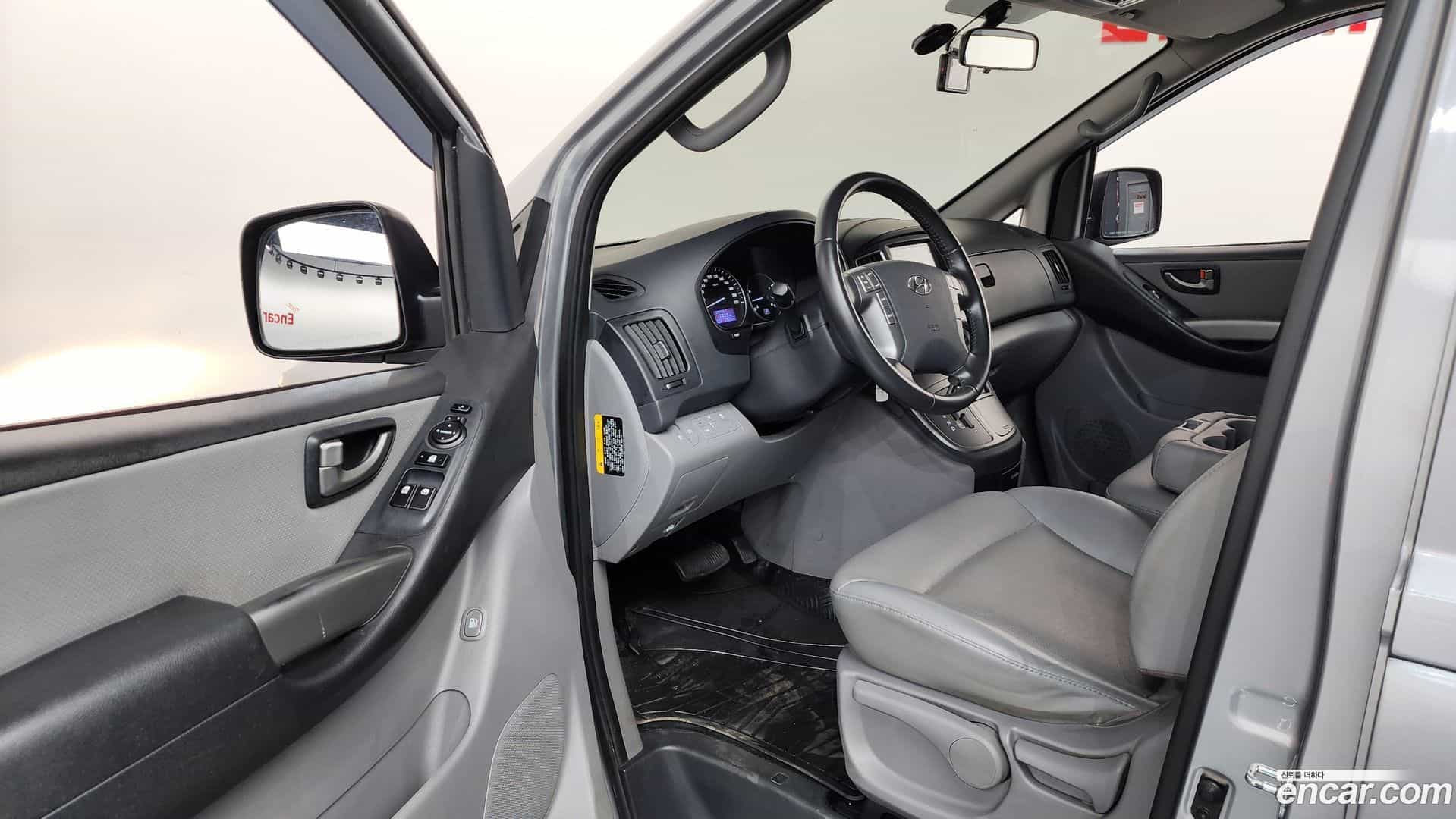 Starex Hyundai 2018.10-INNER-010
