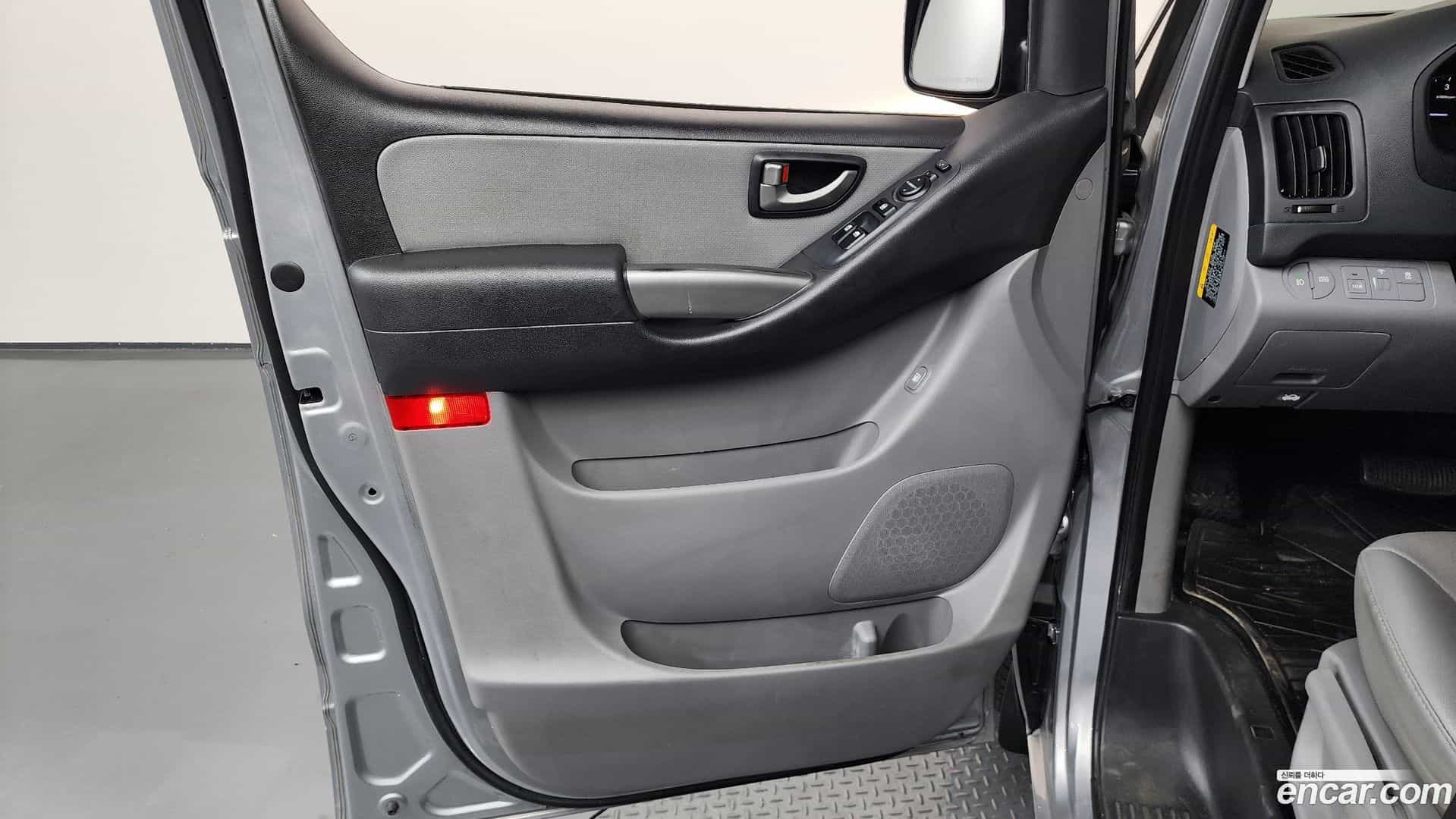 Starex Hyundai 2018.10-INNER-034