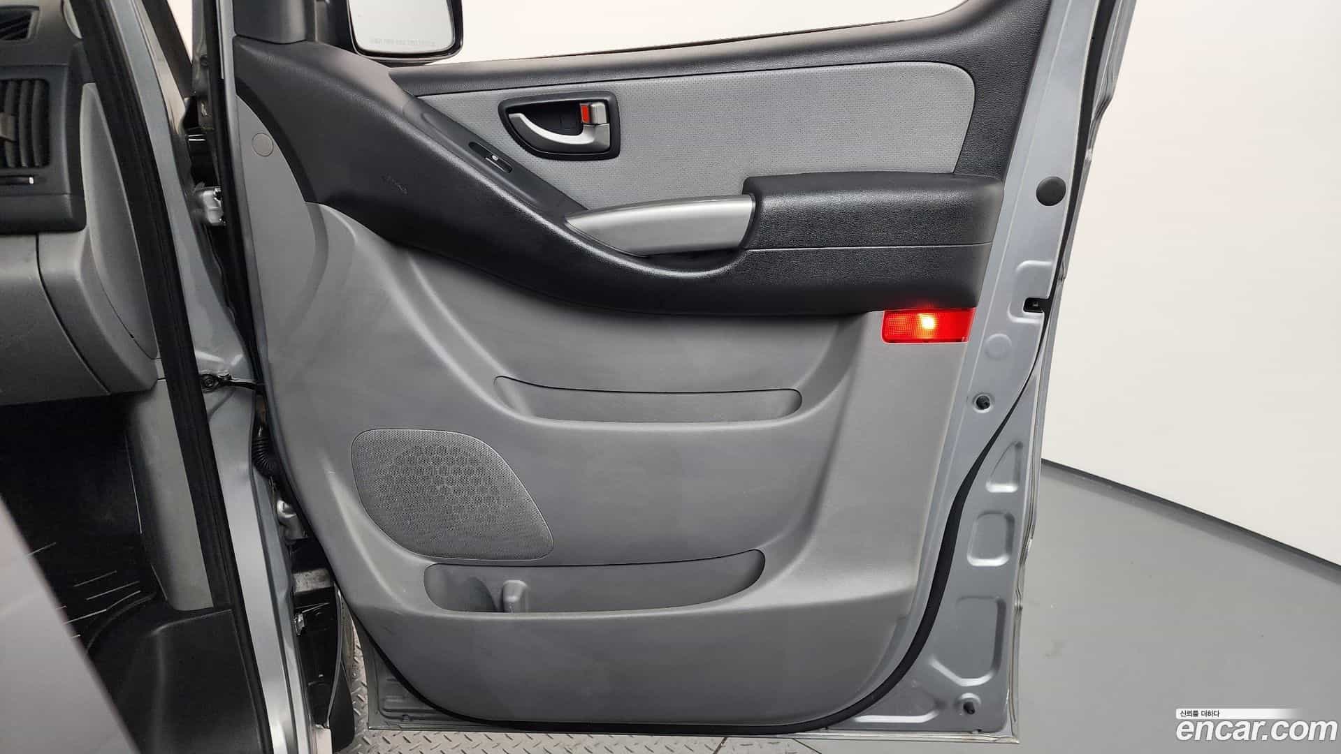Starex Hyundai 2018.10-INNER-035