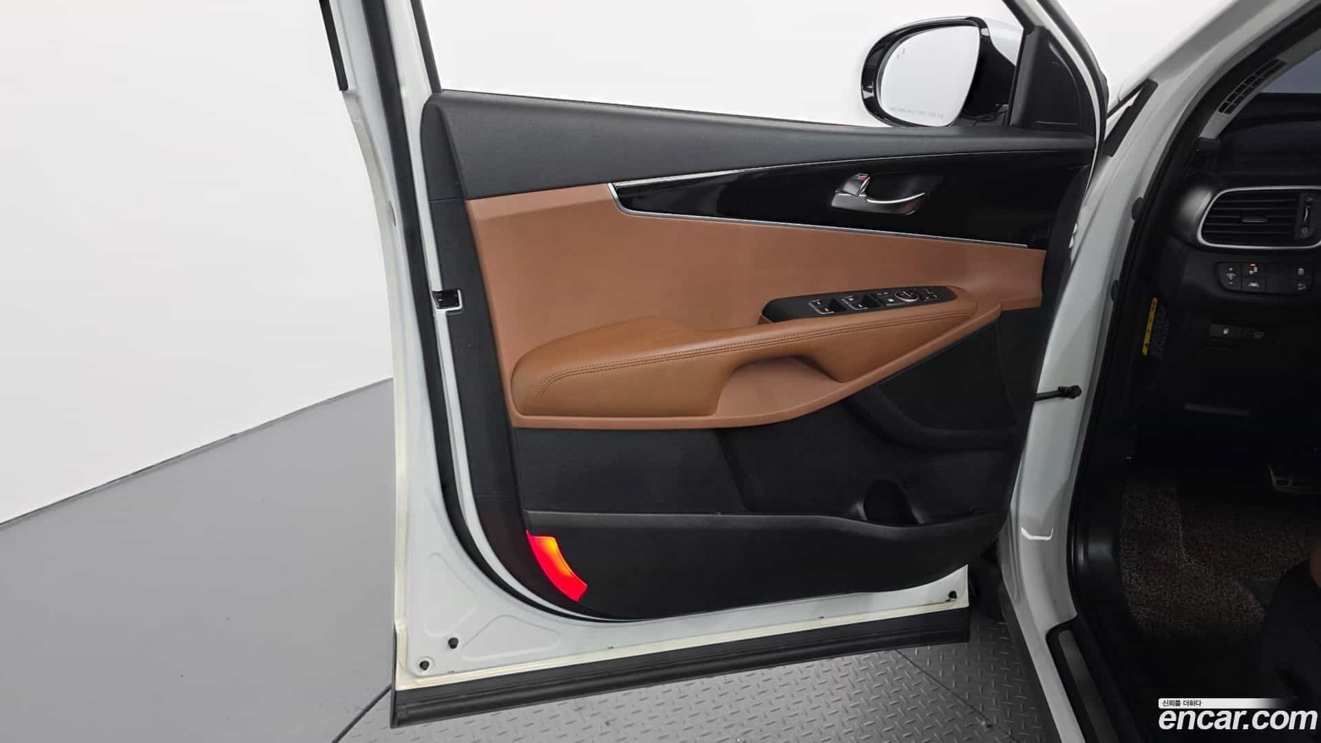Sorento Kia 2019.6-INNER-034