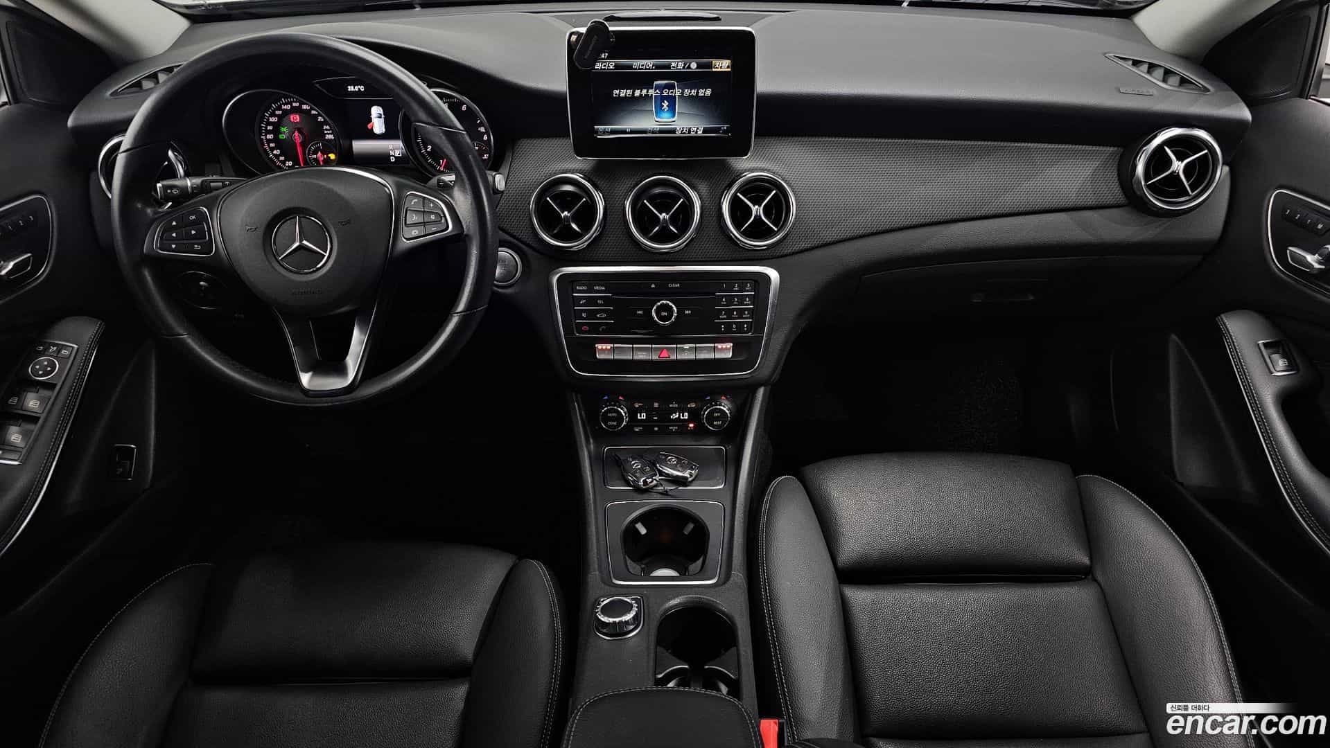 GLA-Class Mercedes-Benz 2019.4-INNER-007