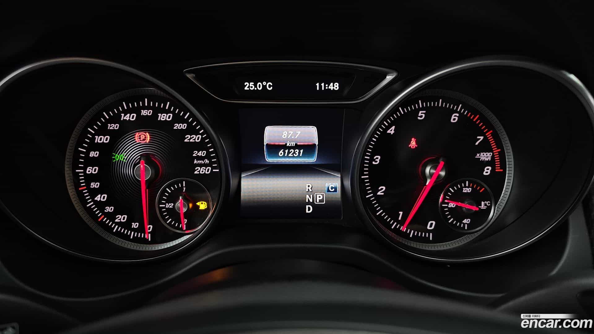 GLA-Class Mercedes-Benz 2019.4-INNER-008