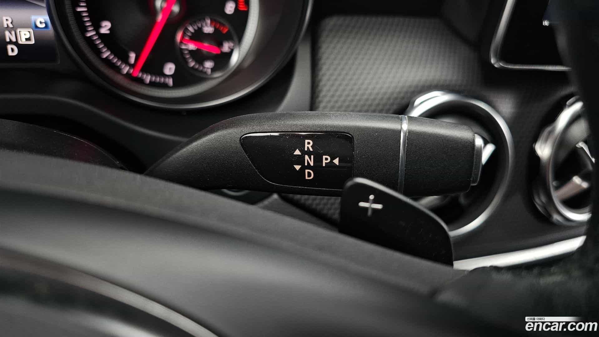 GLA-Class Mercedes-Benz 2019.4-INNER-009