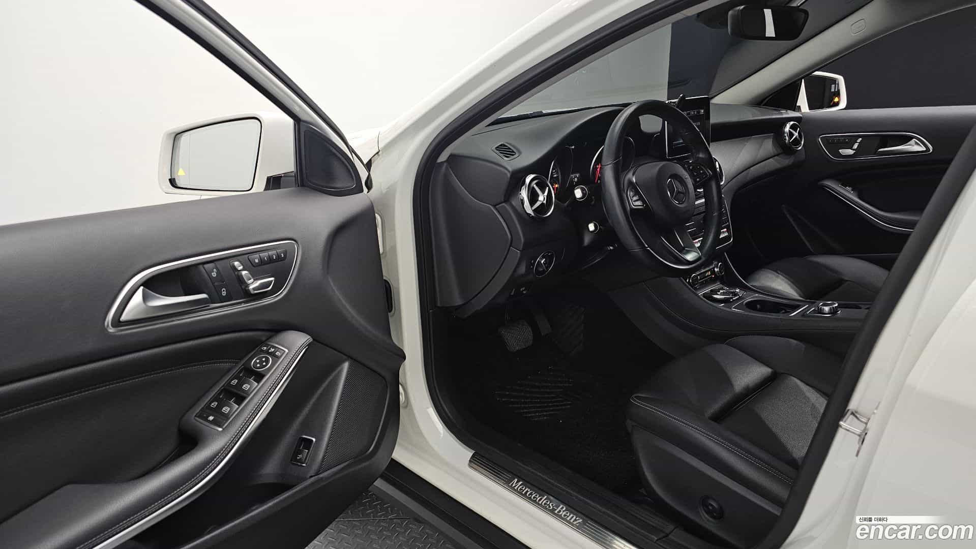 GLA-Class Mercedes-Benz 2019.4-OPTION-015