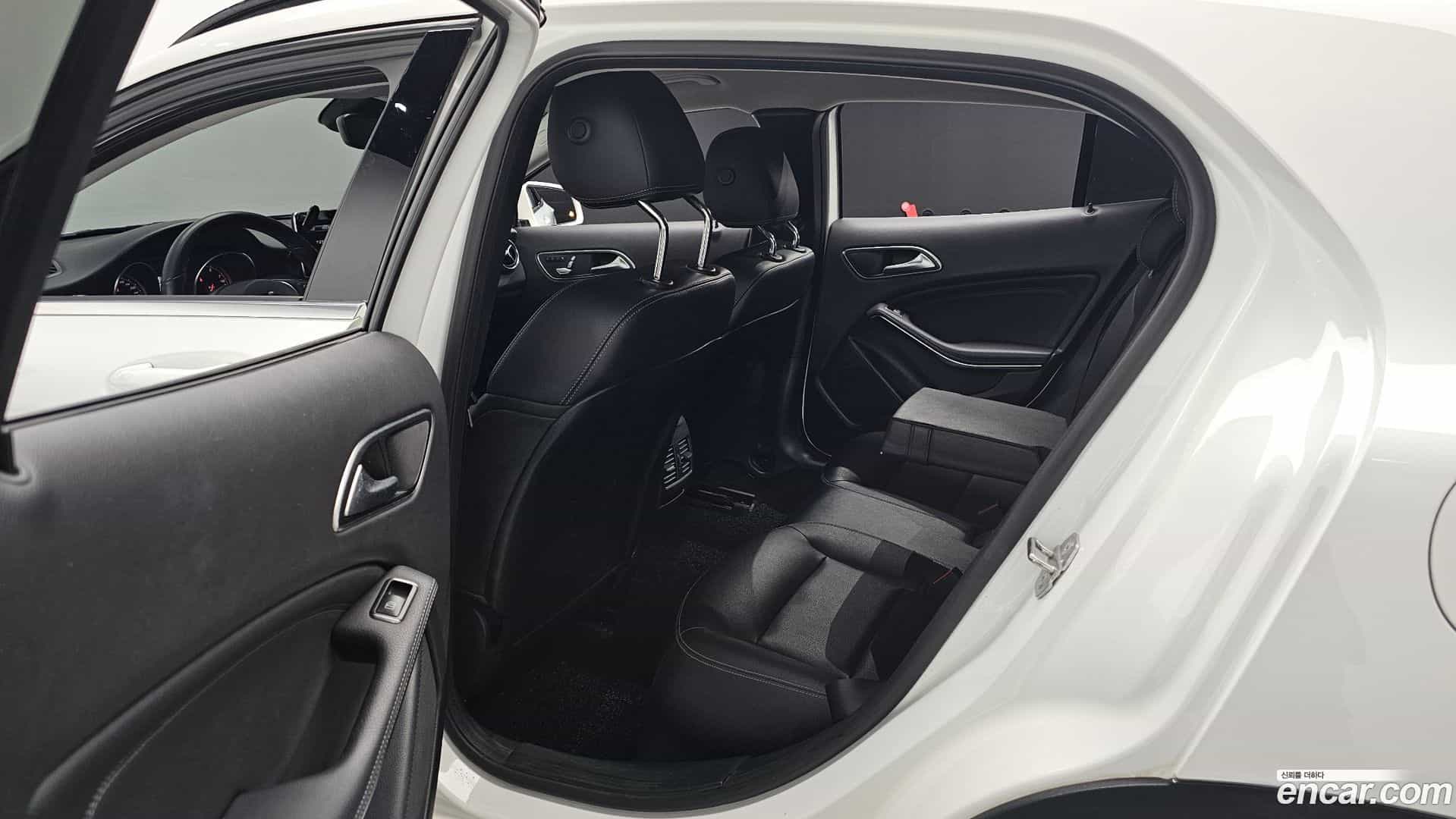 GLA-Class Mercedes-Benz 2019.4-OPTION-016