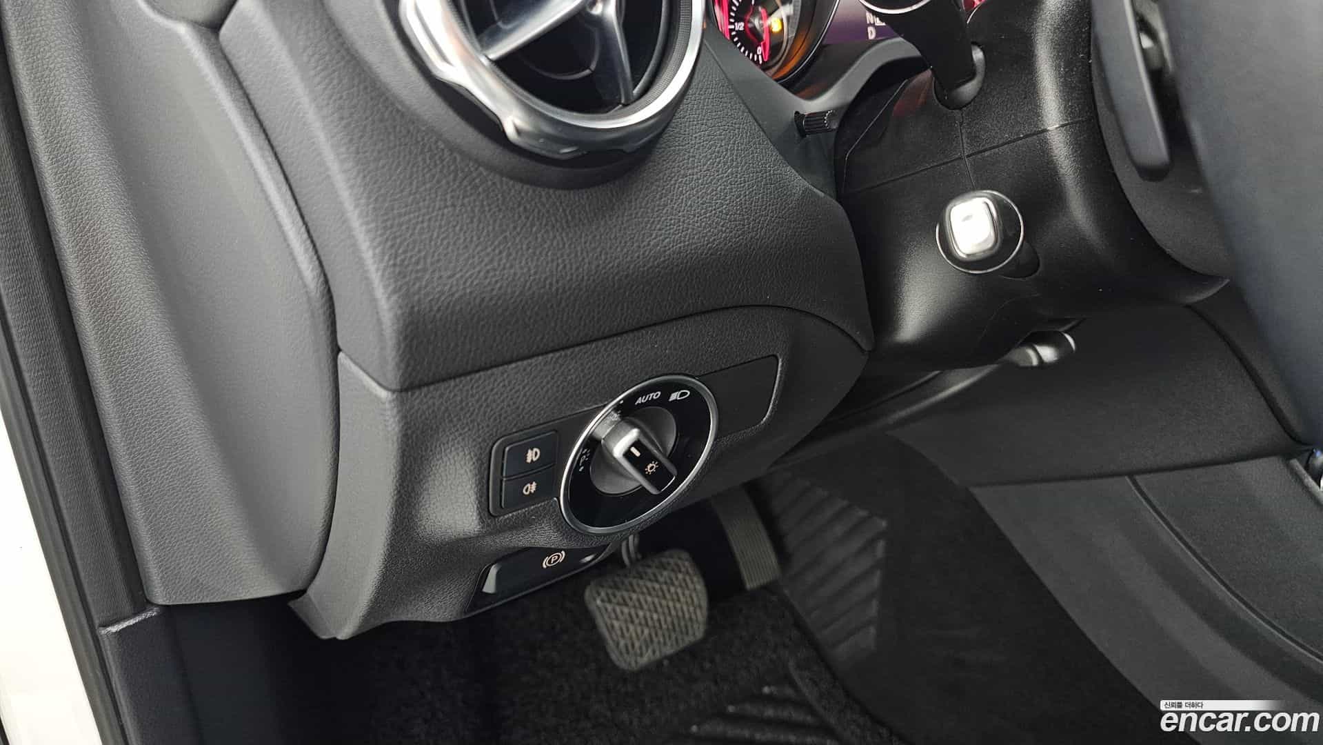 GLA-Class Mercedes-Benz 2019.4-OPTION-023