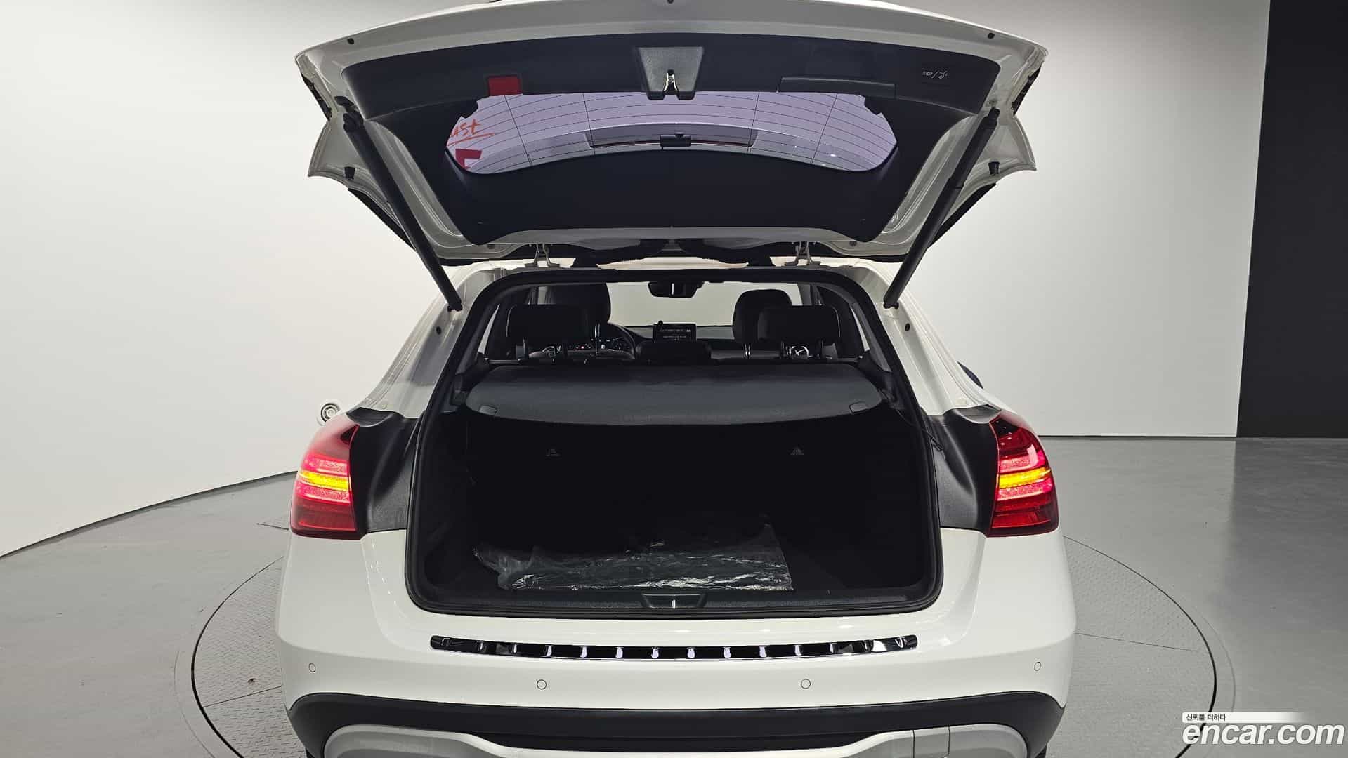 GLA-Class Mercedes-Benz 2019.4-OPTION-024