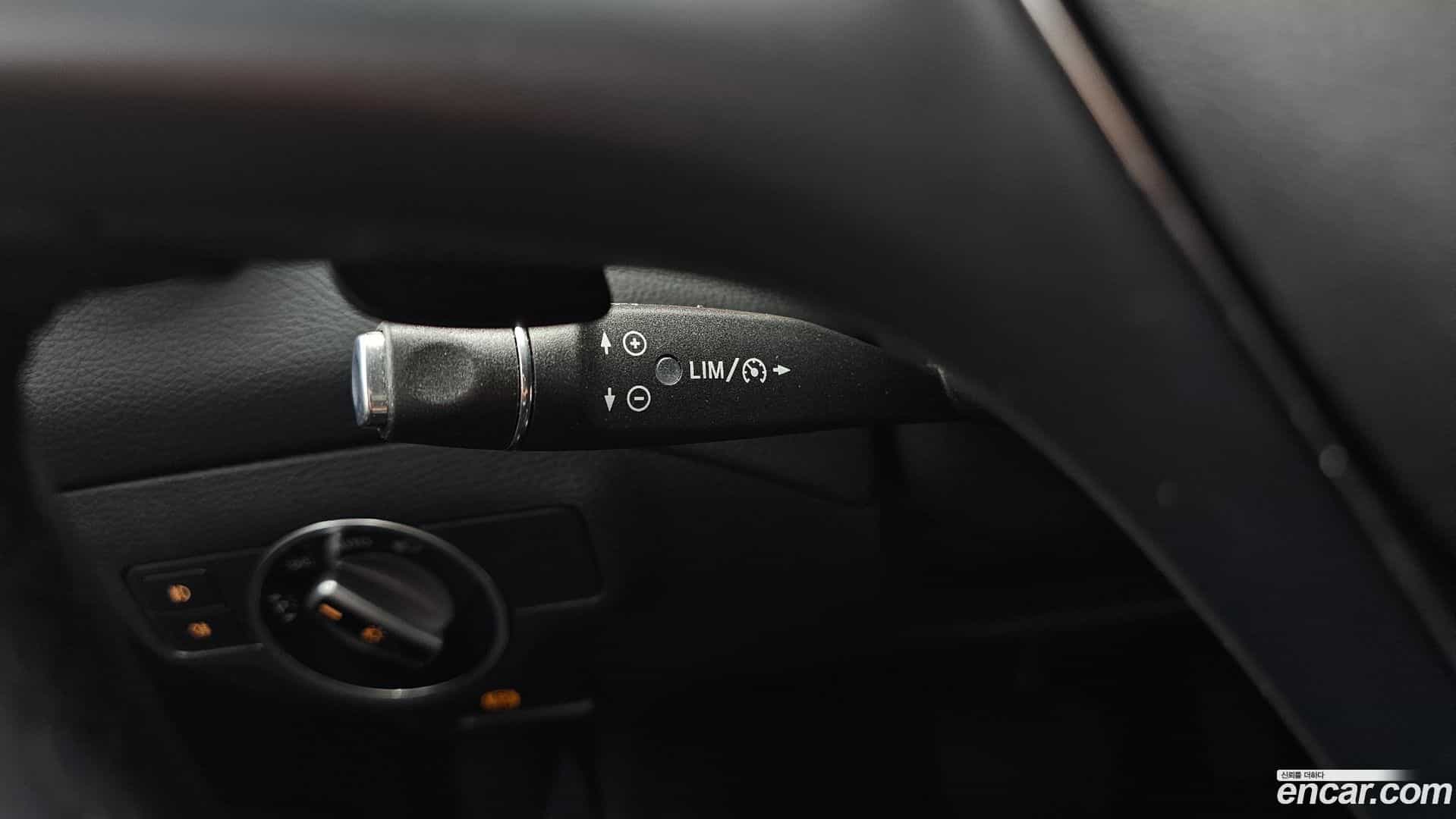 GLA-Class Mercedes-Benz 2019.4-OPTION-043