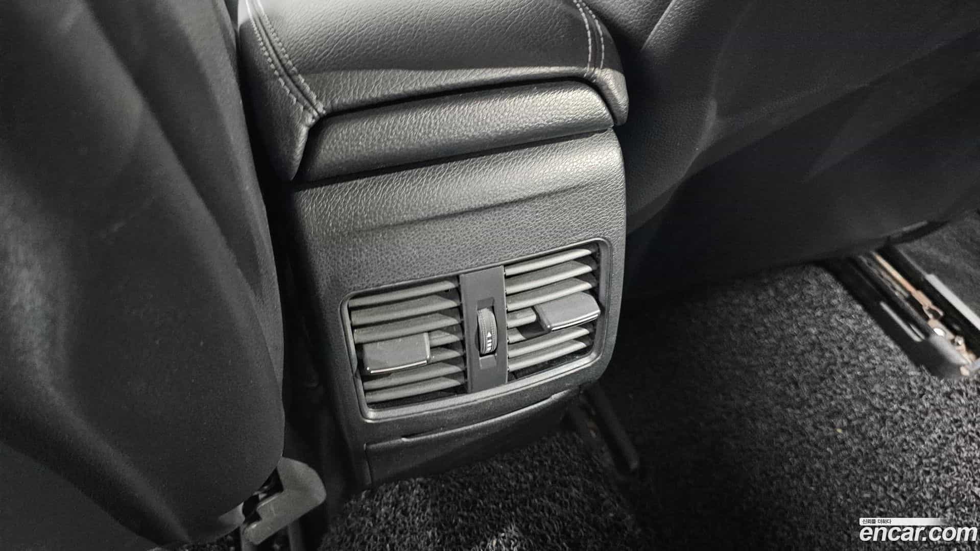 GLA-Class Mercedes-Benz 2019.4-OPTION-044
