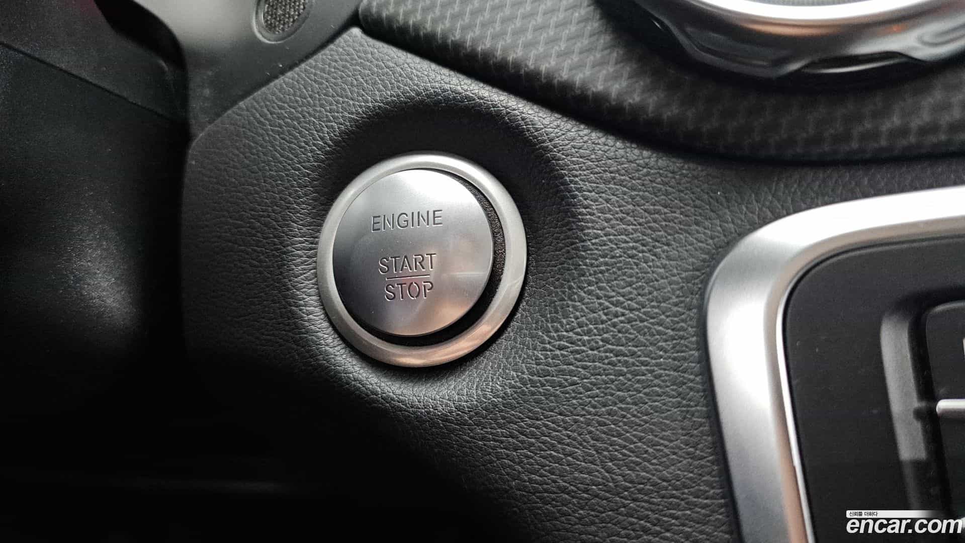 GLA-Class Mercedes-Benz 2019.4-OPTION-045