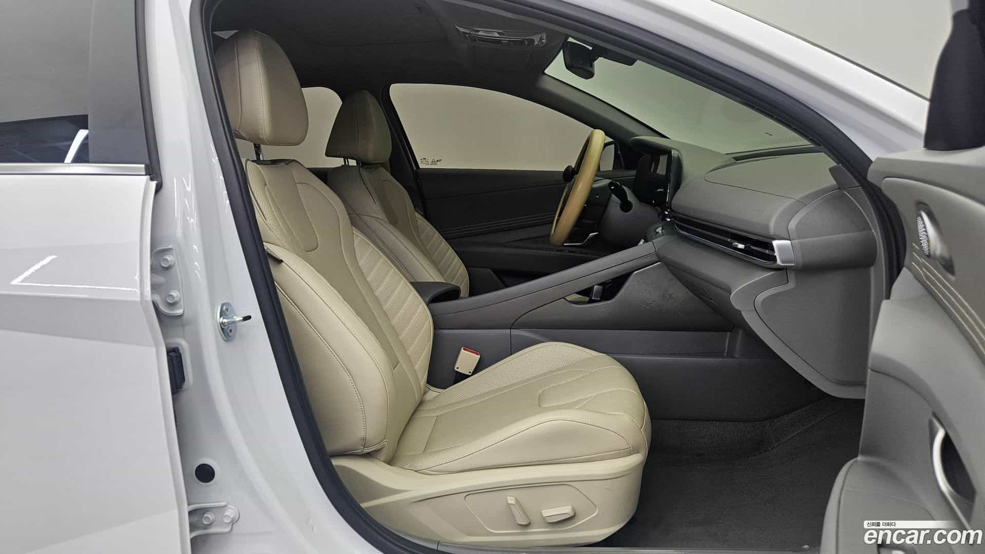 AVANTE Hyundai 2024.11-OPTION-015