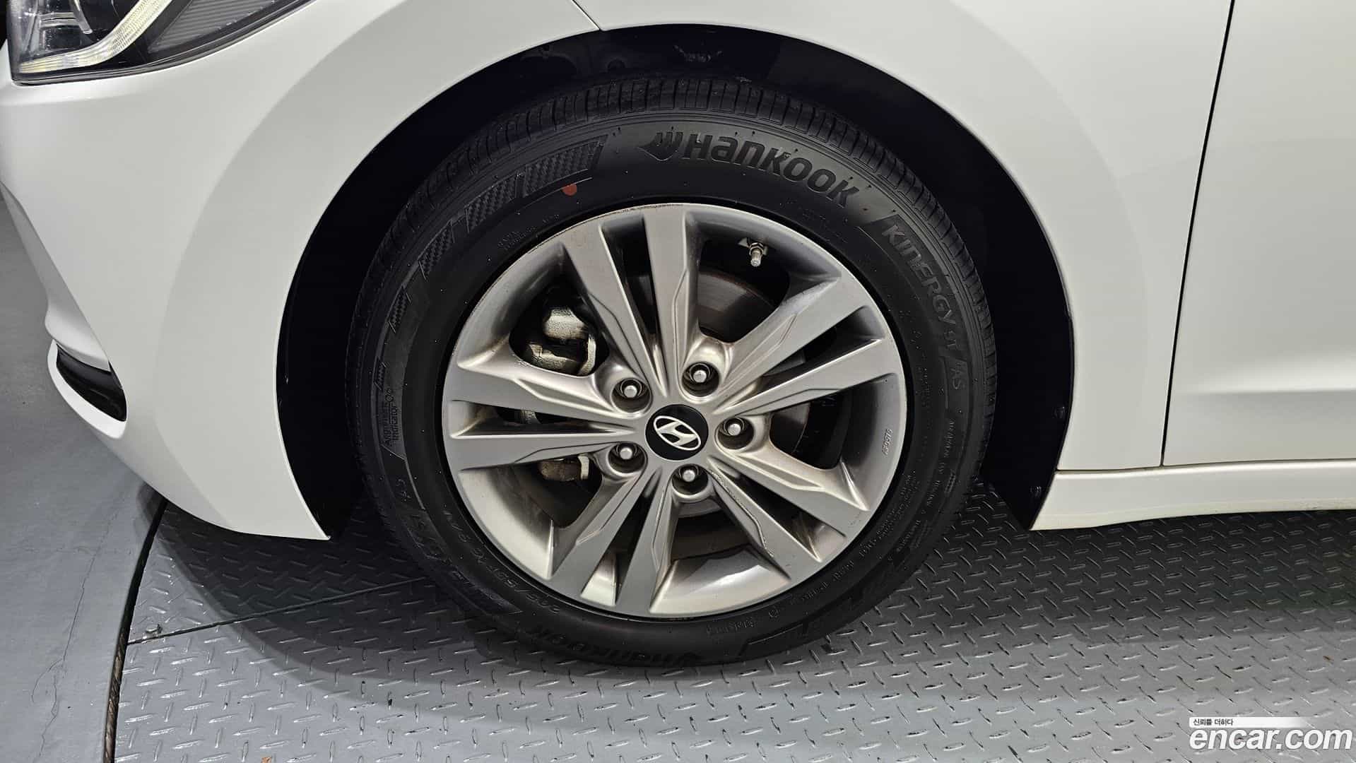 AVANTE Hyundai 2016.4-OUTER-005