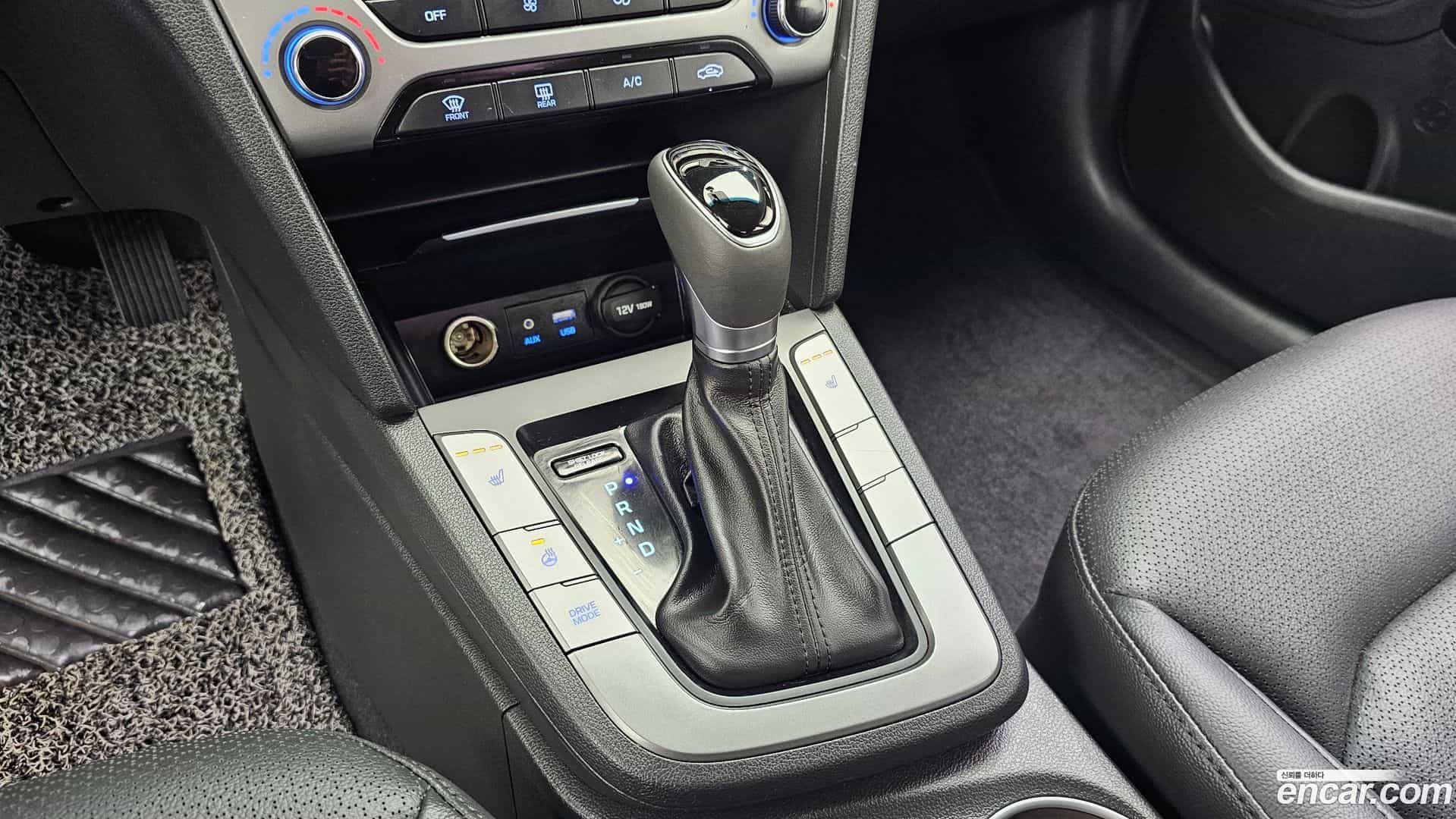 AVANTE Hyundai 2016.4-INNER-009