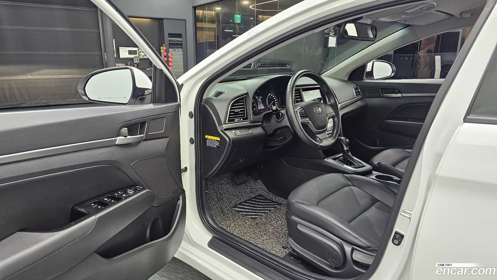 AVANTE Hyundai 2016.4-INNER-010