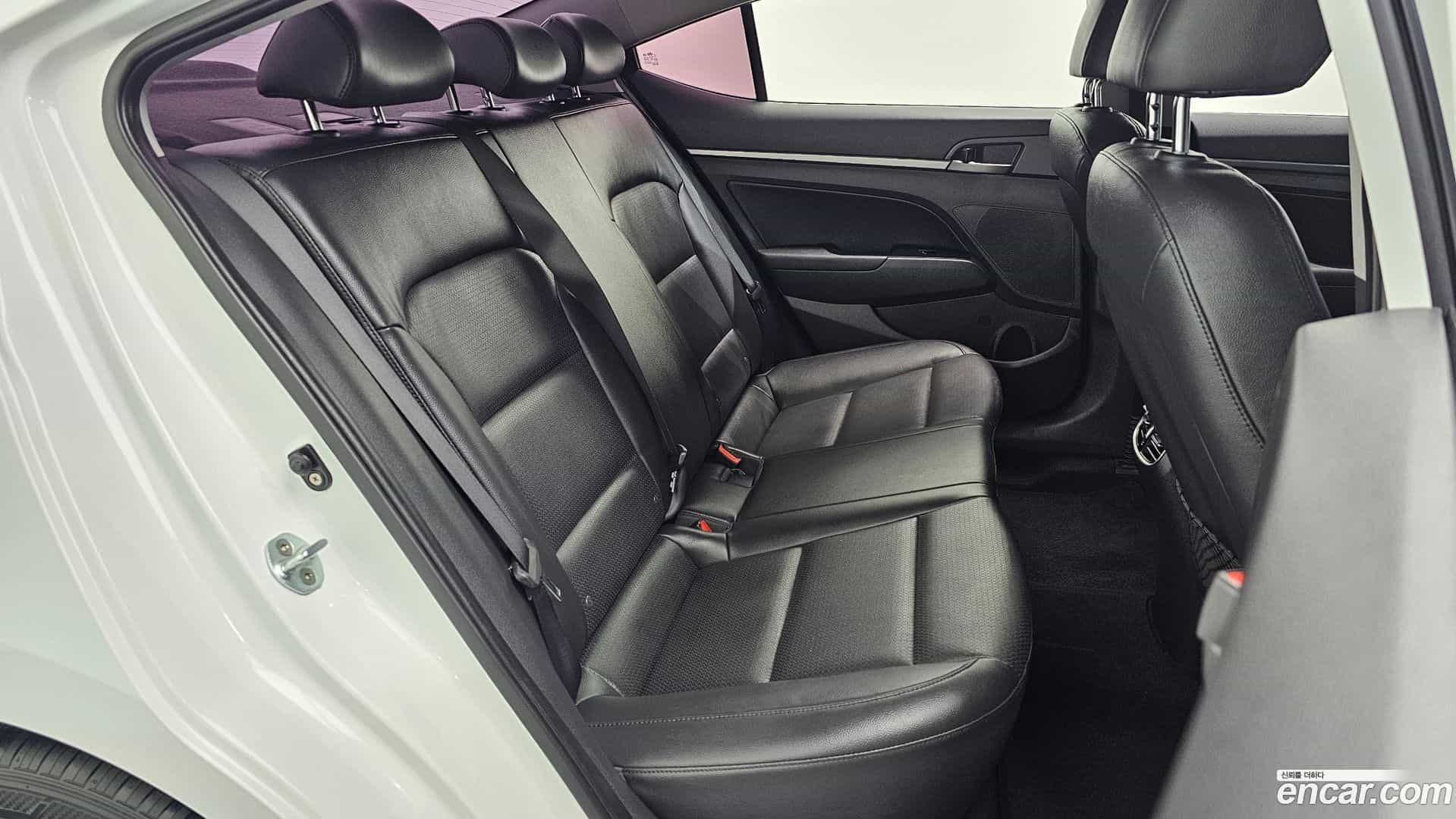 AVANTE Hyundai 2016.4-OPTION-015