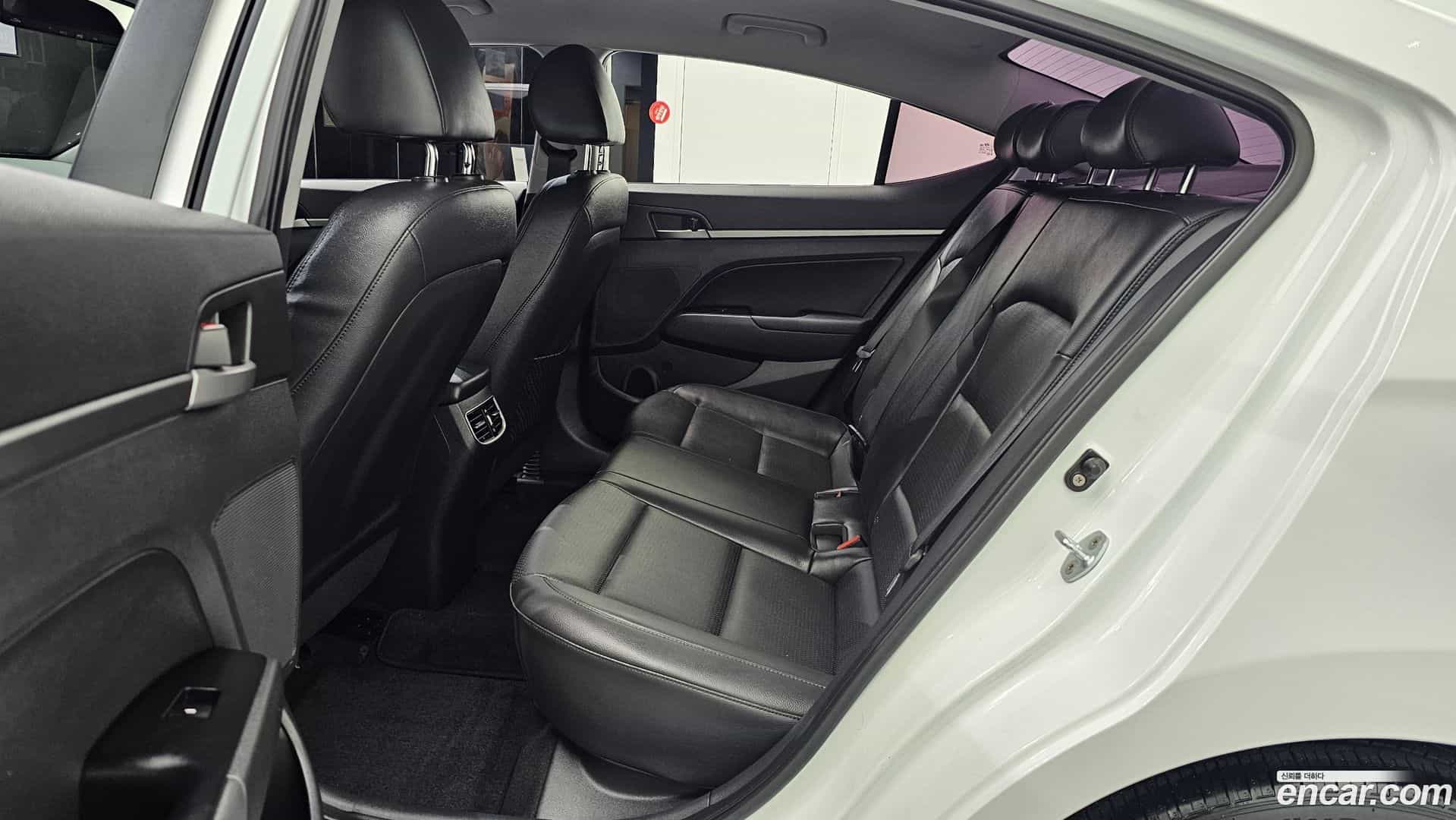 AVANTE Hyundai 2016.4-OPTION-016