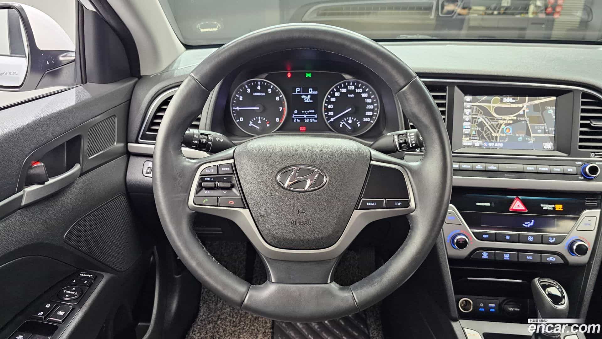 AVANTE Hyundai 2016.4-OPTION-017