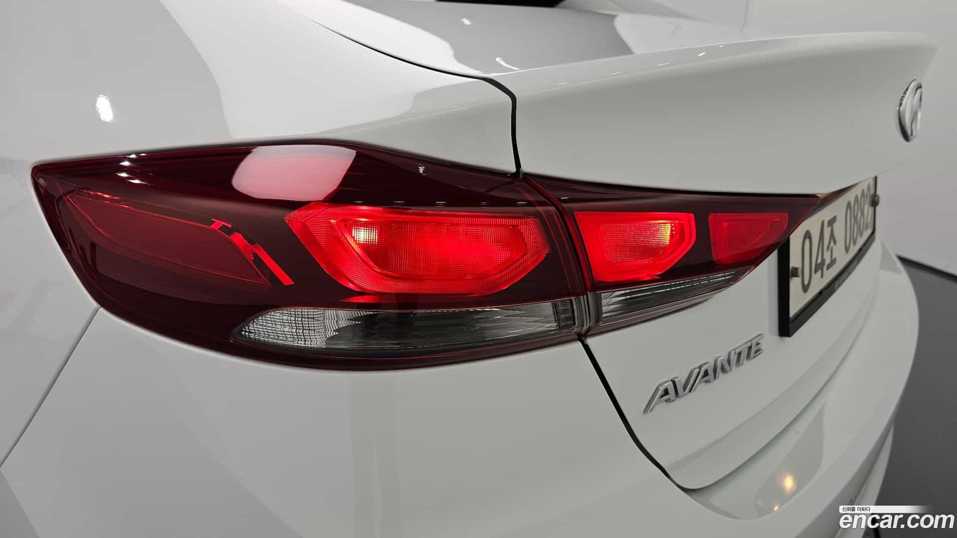 AVANTE Hyundai 2016.4-OUTER-033