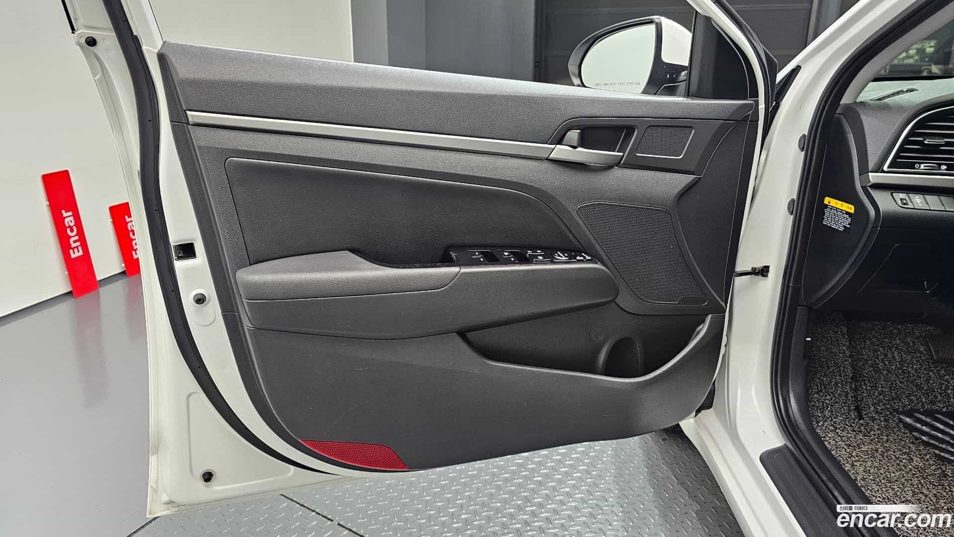 AVANTE Hyundai 2016.4-INNER-034