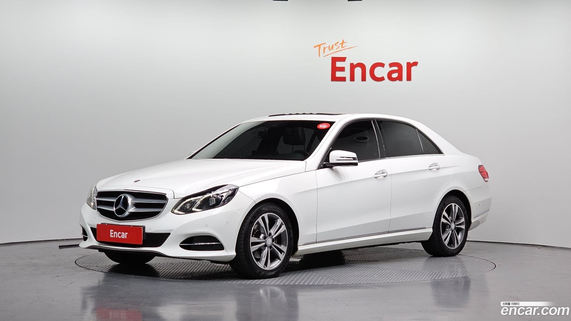 Main__Slider__Photo:E-Class Mercedes-Benz 2016.0-0