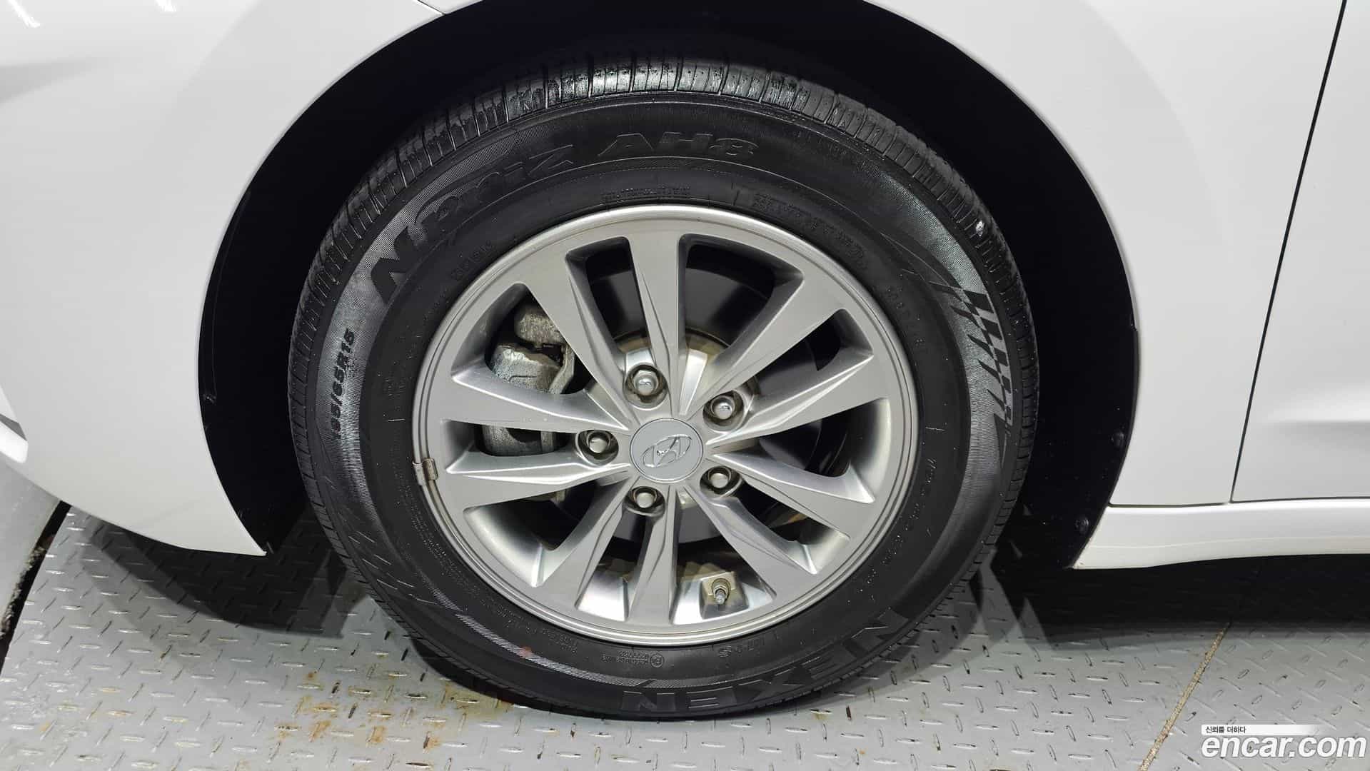 AVANTE Hyundai 2019.5-OUTER-005