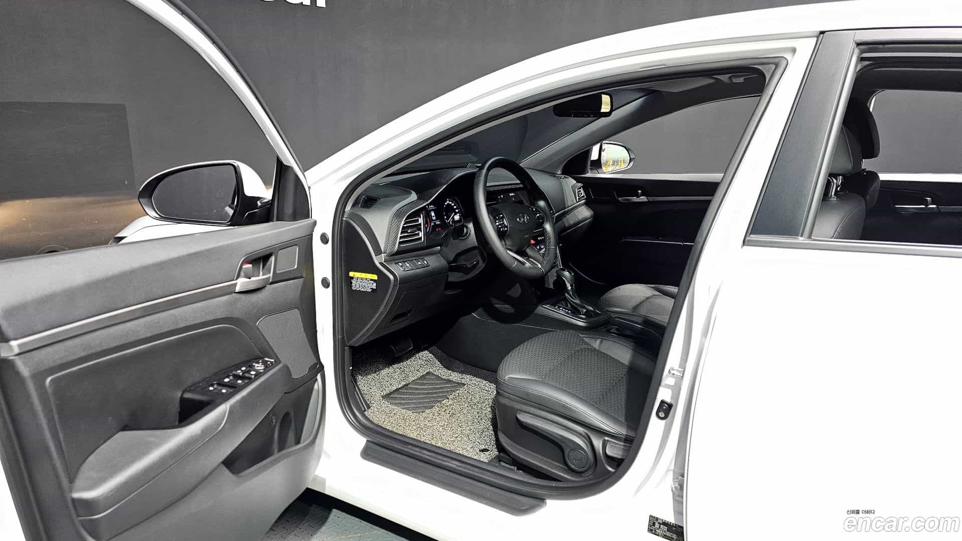 AVANTE Hyundai 2019.5-INNER-010
