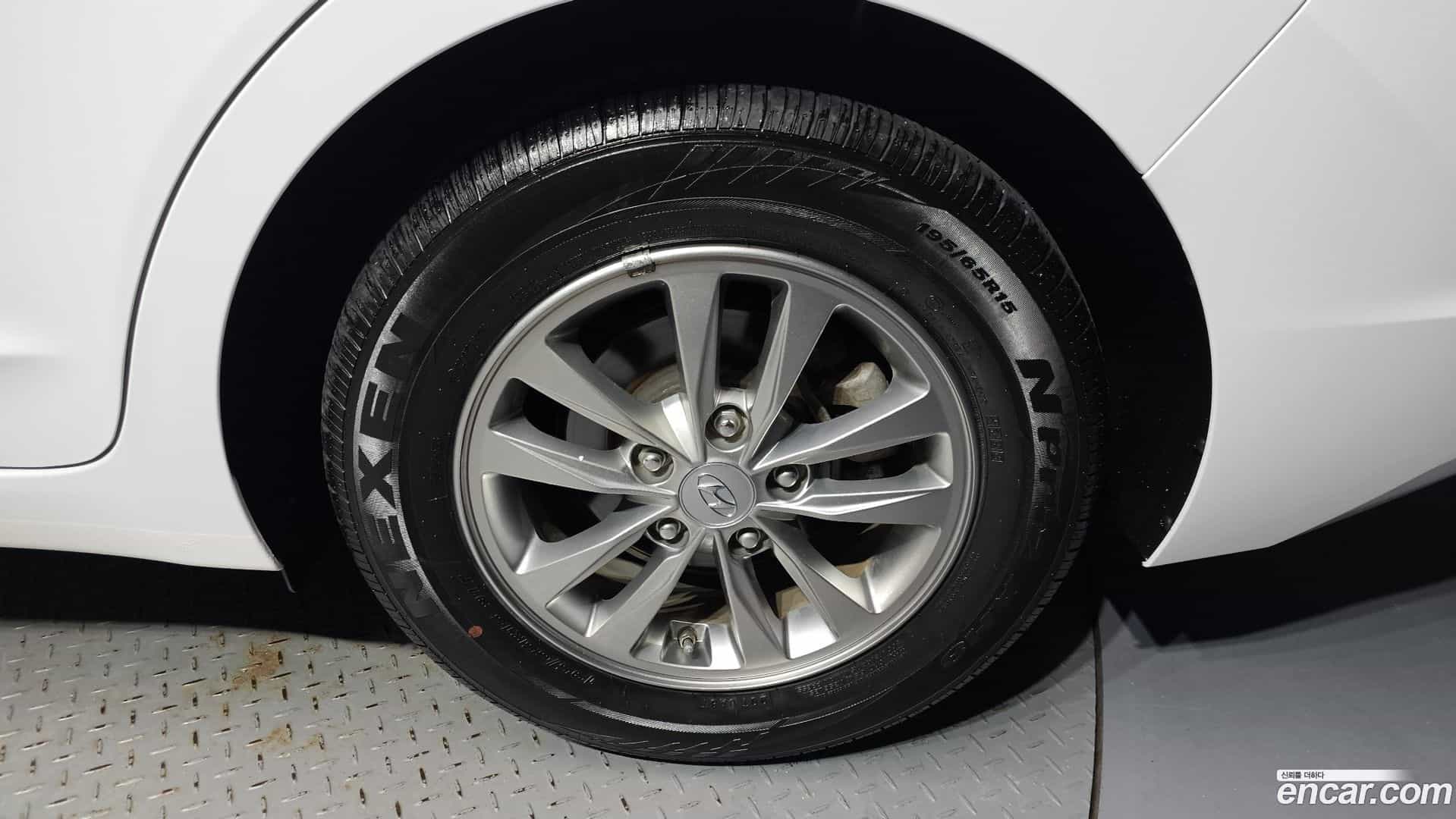 AVANTE Hyundai 2019.5-OUTER-031