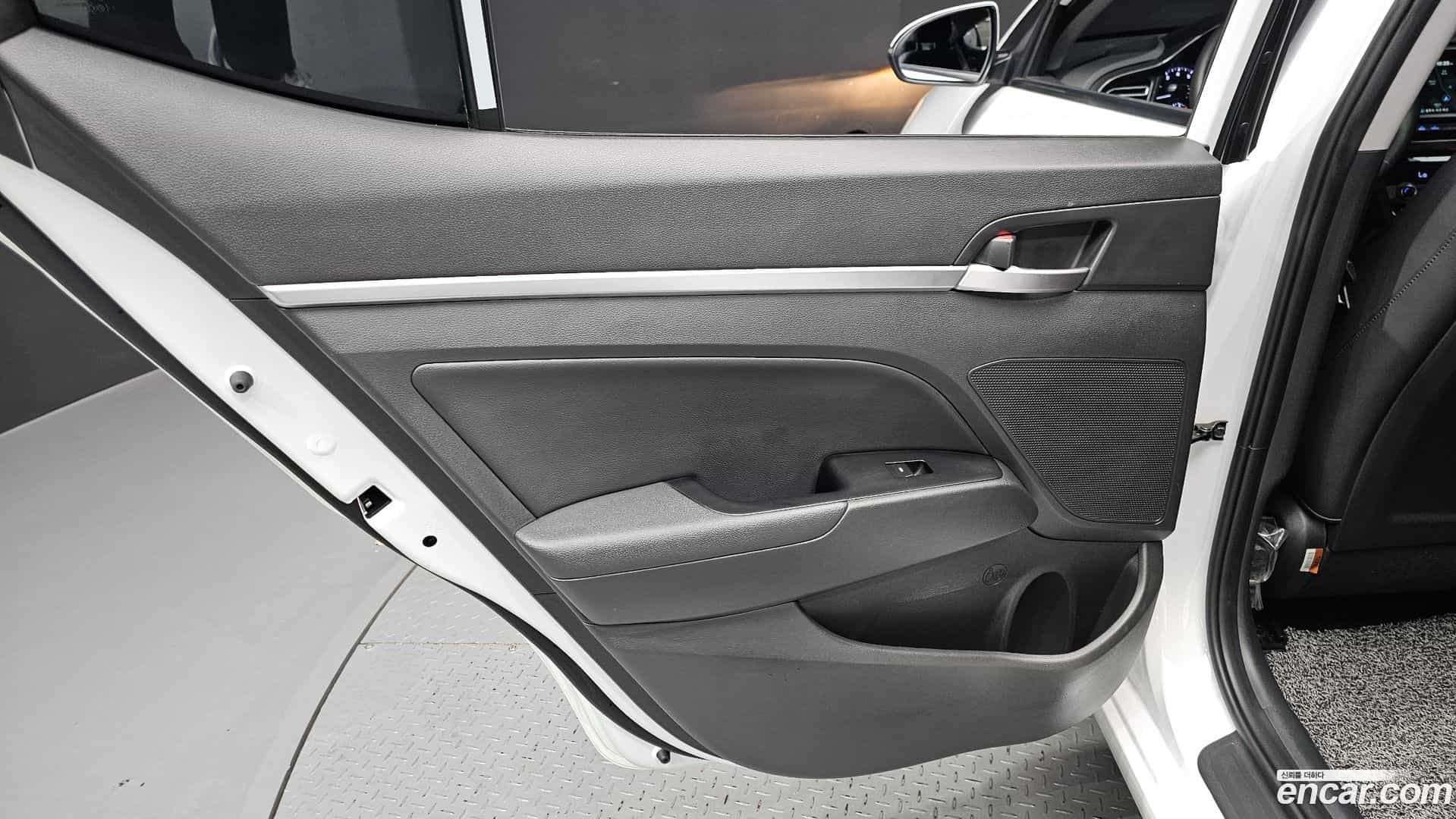 AVANTE Hyundai 2019.5-INNER-035