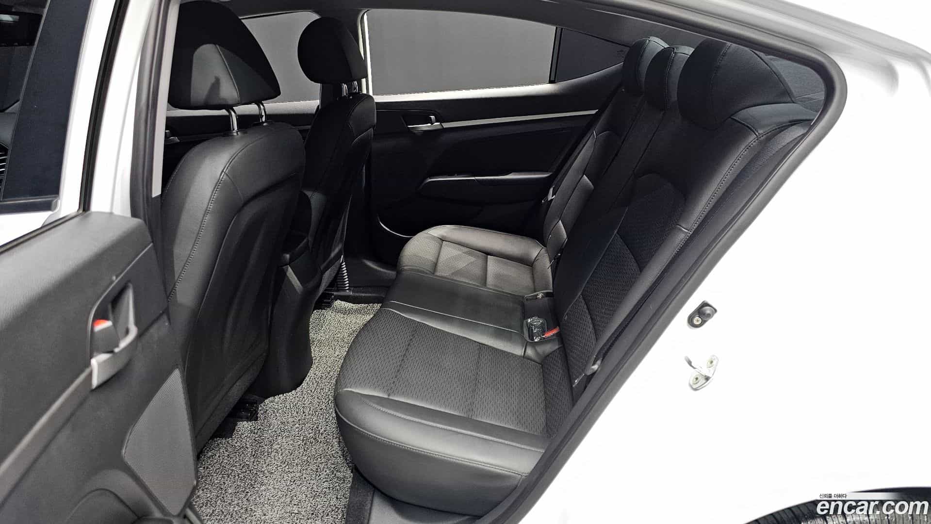 AVANTE Hyundai 2019.5-INNER-036