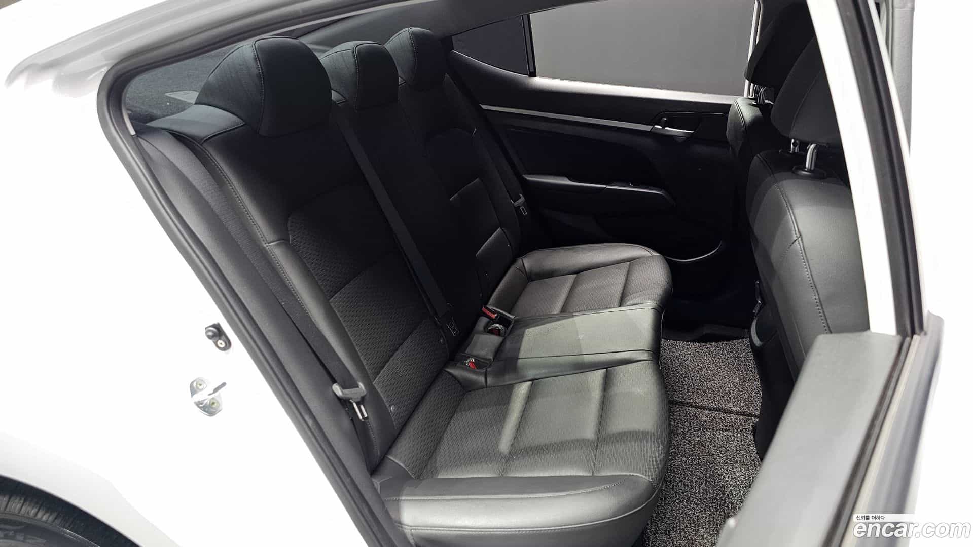 AVANTE Hyundai 2019.5-OPTION-040