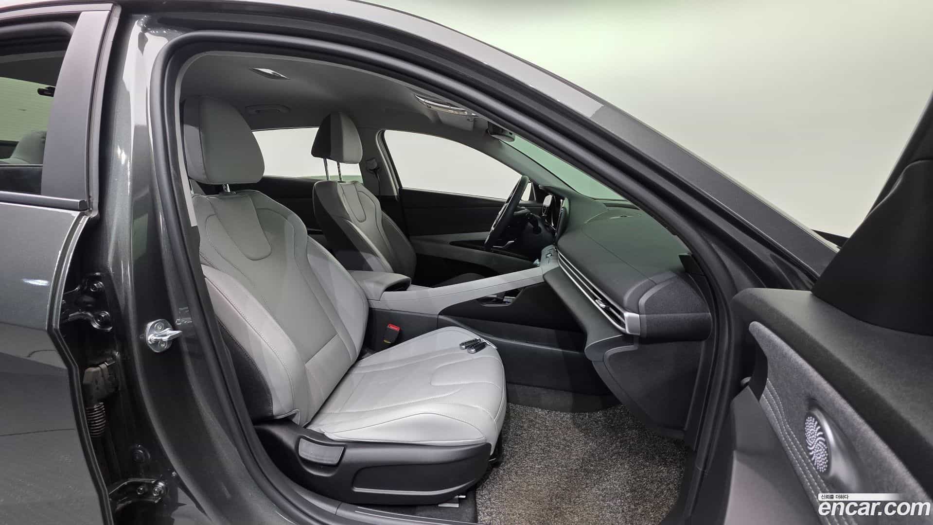 AVANTE Hyundai 2022.1-INNER-010