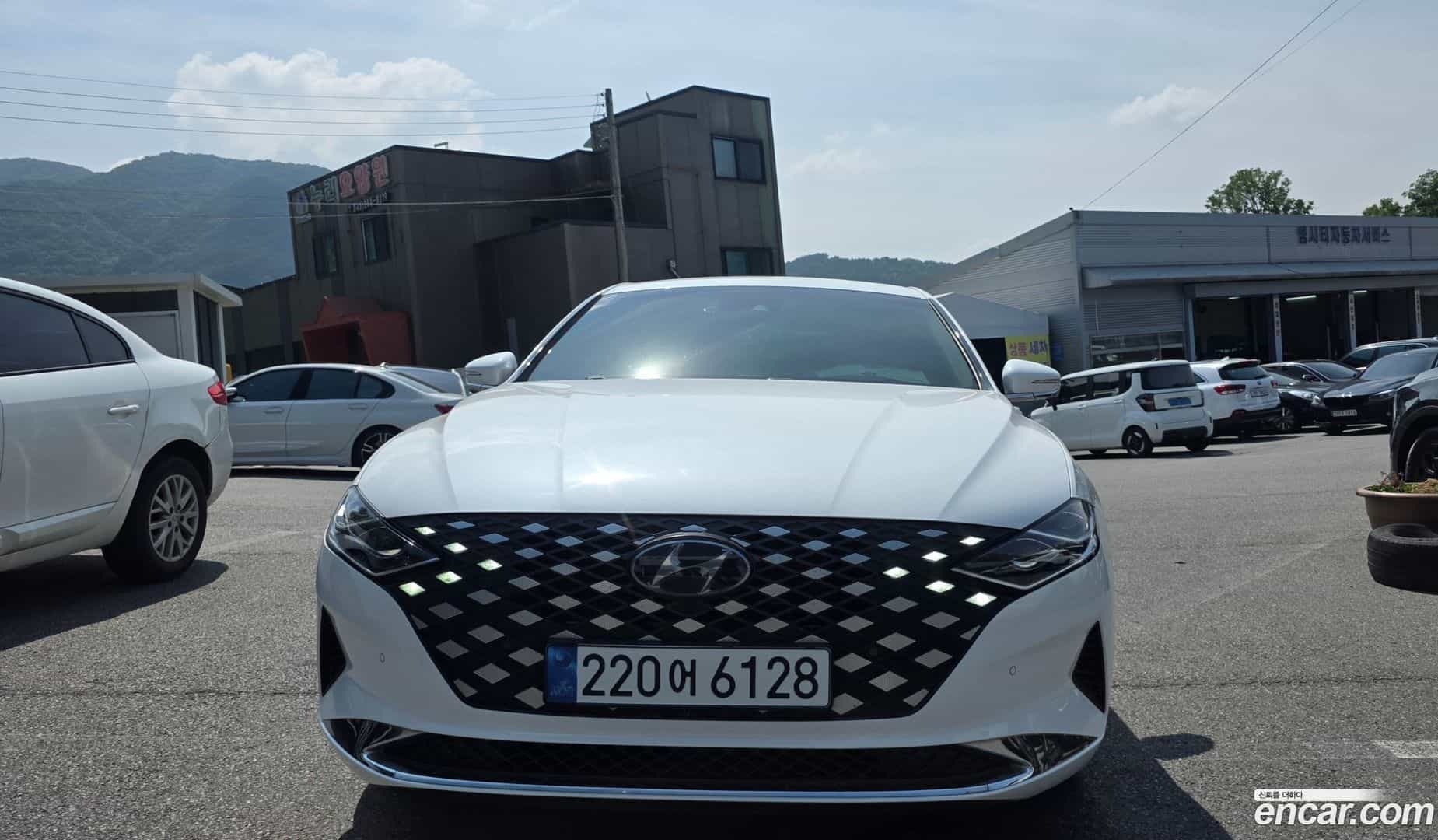Grandeur Hyundai 2022.3-OUTER-001