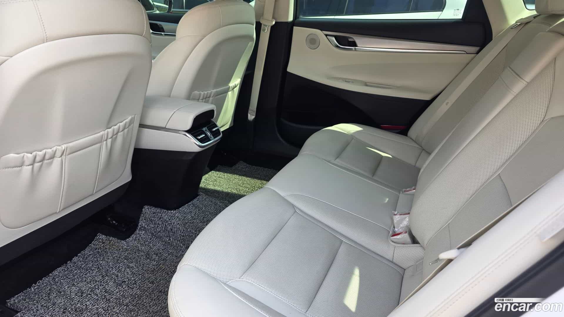Grandeur Hyundai 2022.3-INNER-008