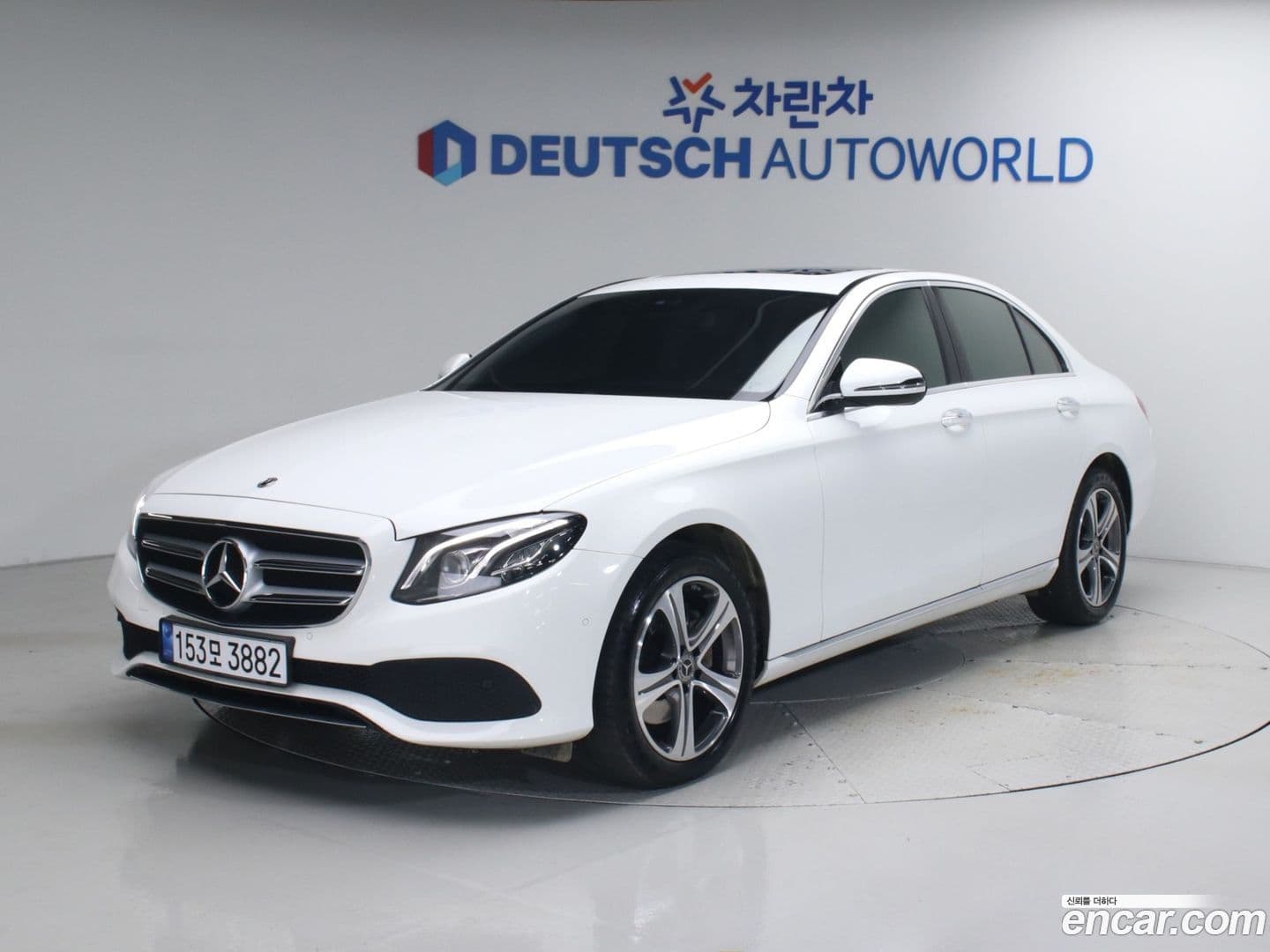 Main__Slider__Photo:E-Class Mercedes-Benz 2018.10-0