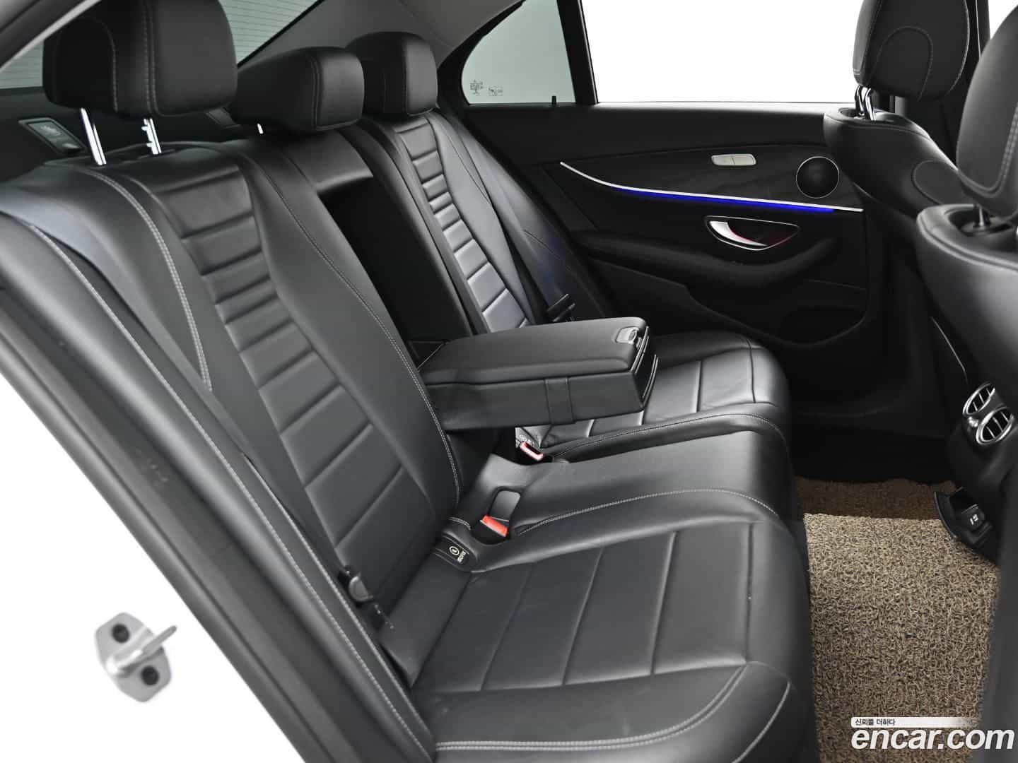 E-Class Mercedes-Benz 2018.10-OPTION-016
